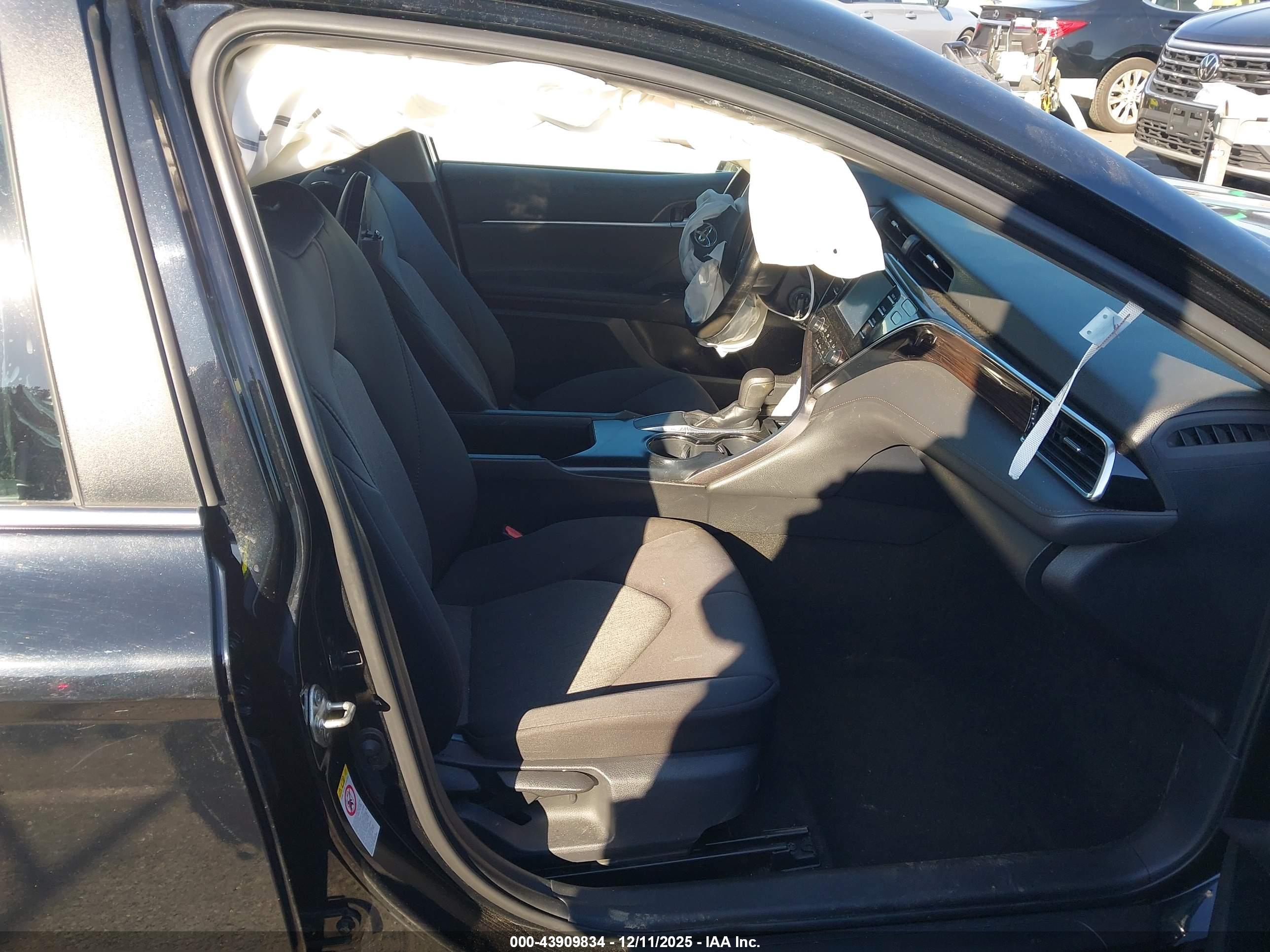 TOYOTA CAMRY image 5