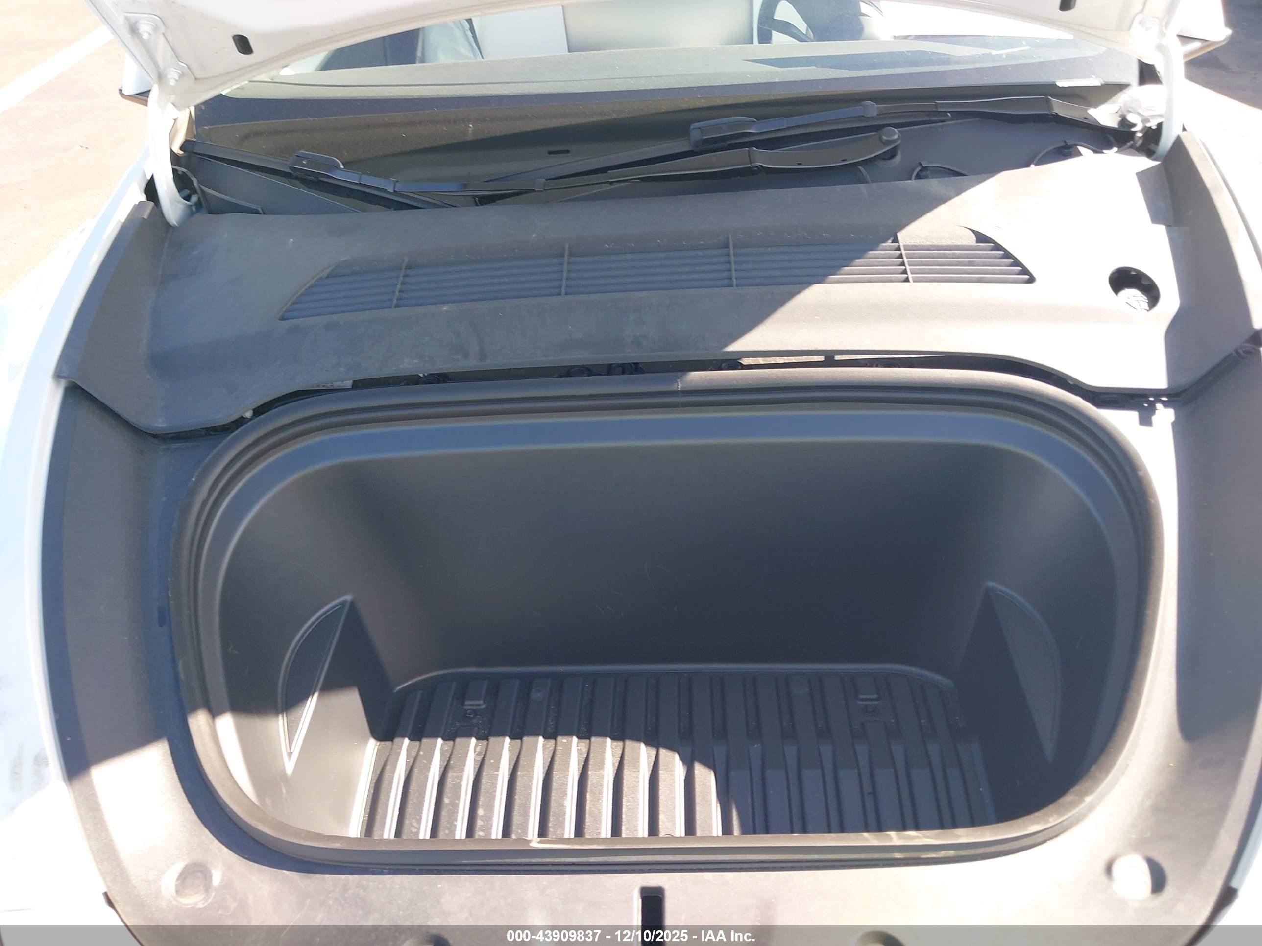 TESLA MODEL image 10