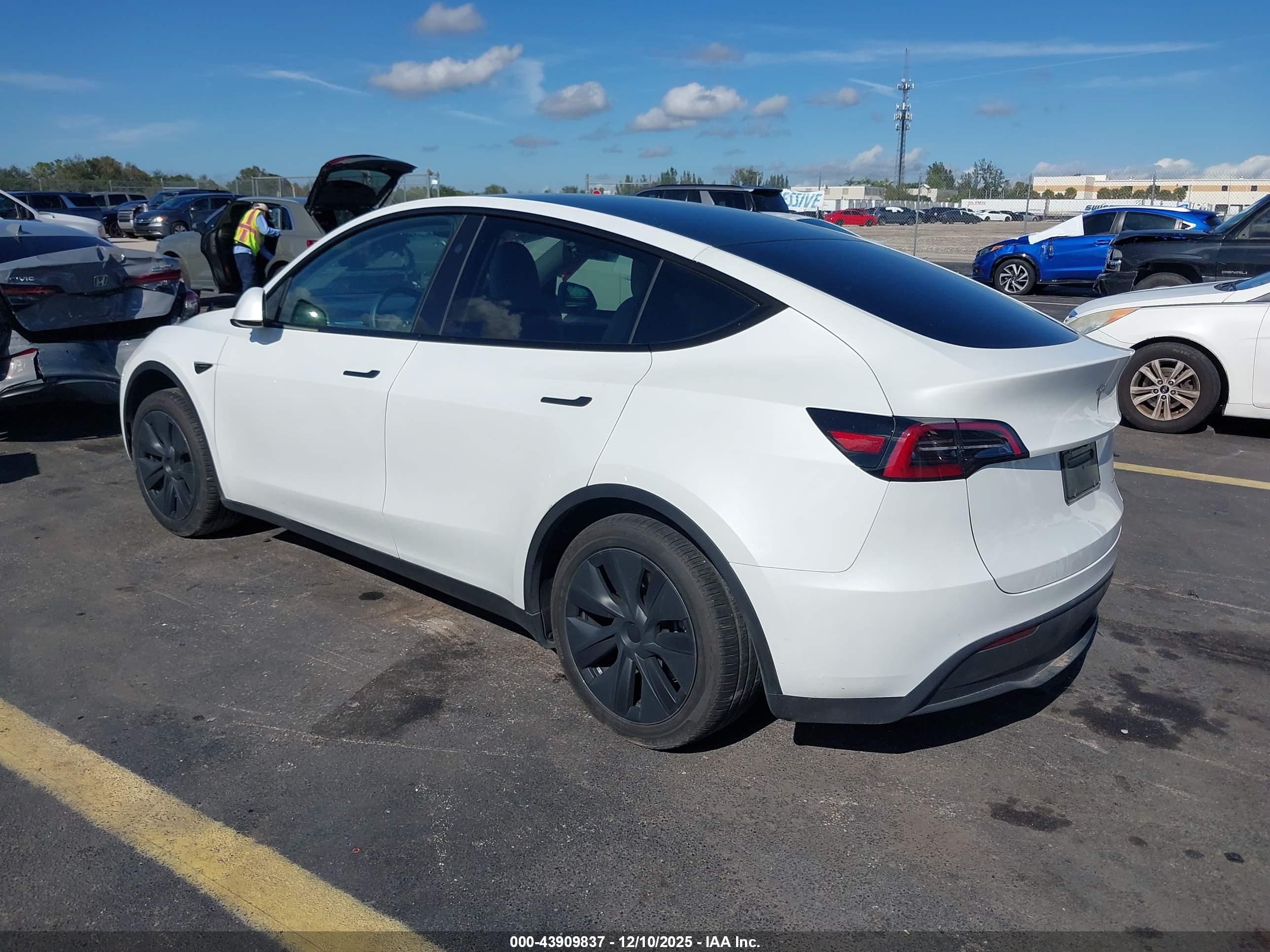 TESLA MODEL image 3