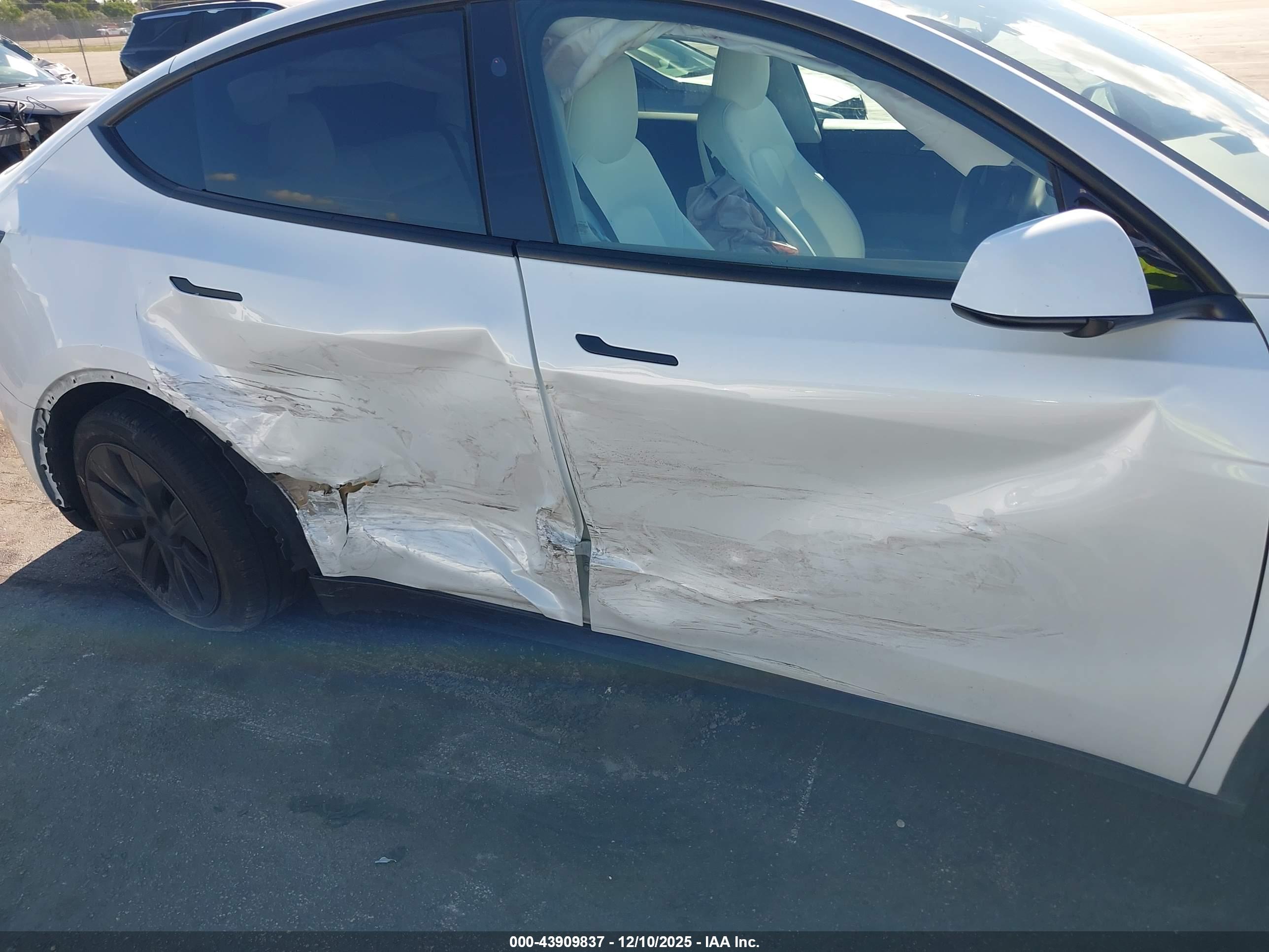 TESLA MODEL image 6