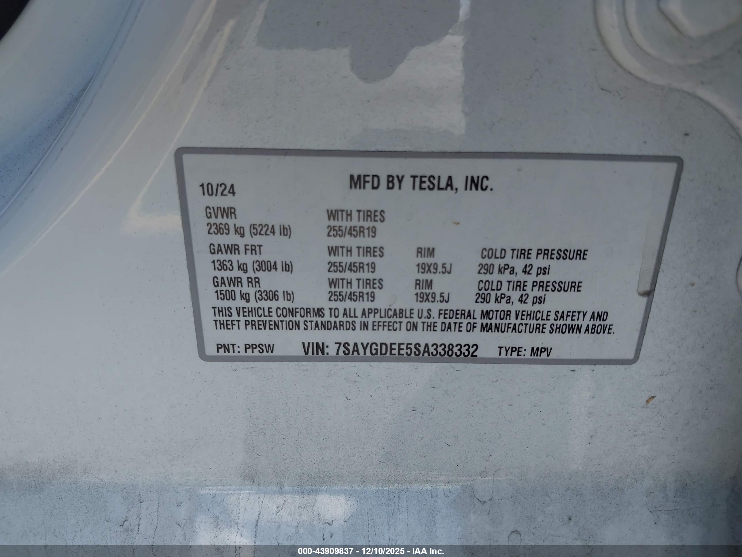 TESLA MODEL image 9