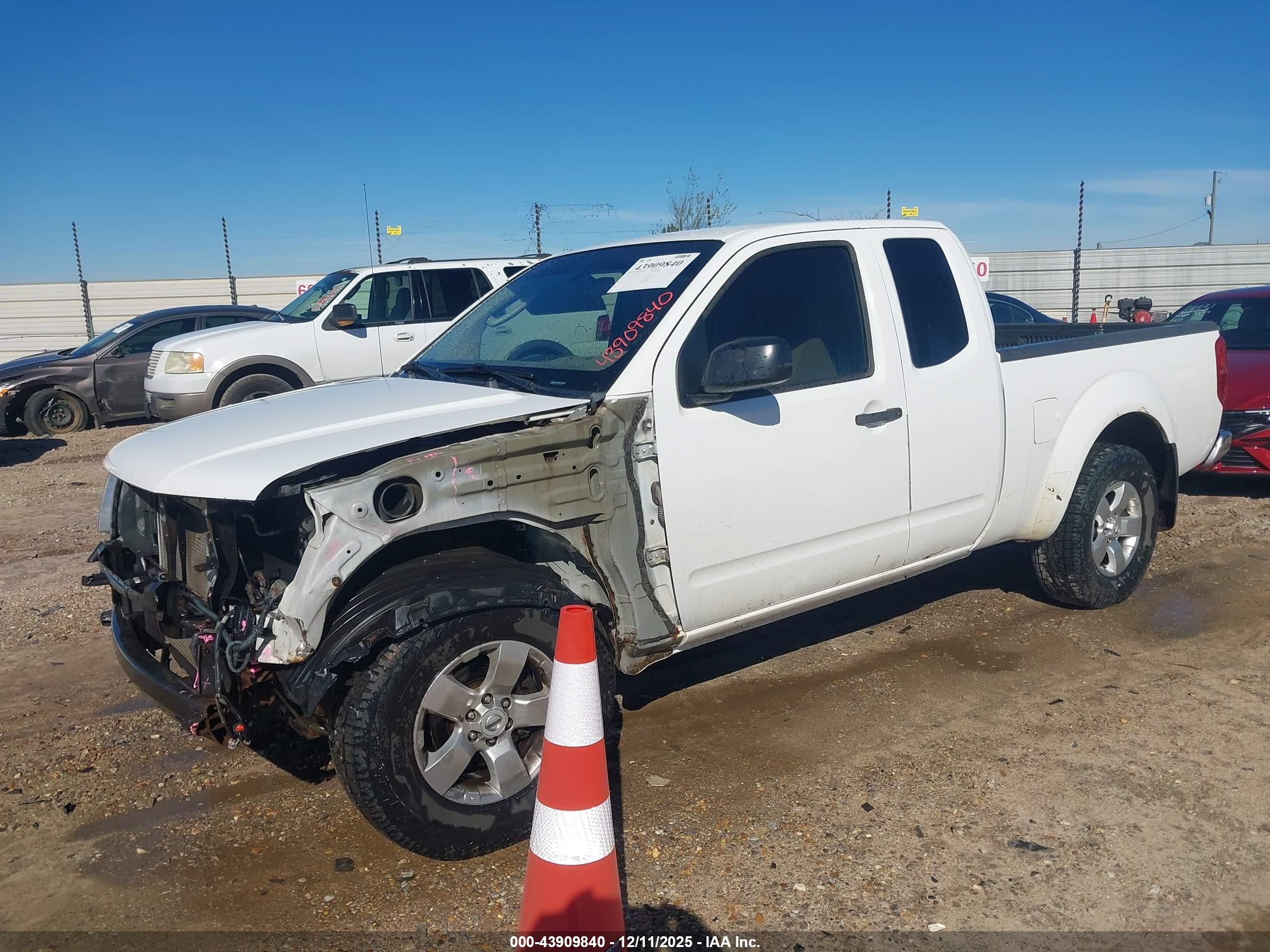 NISSAN FRONTIER image 2