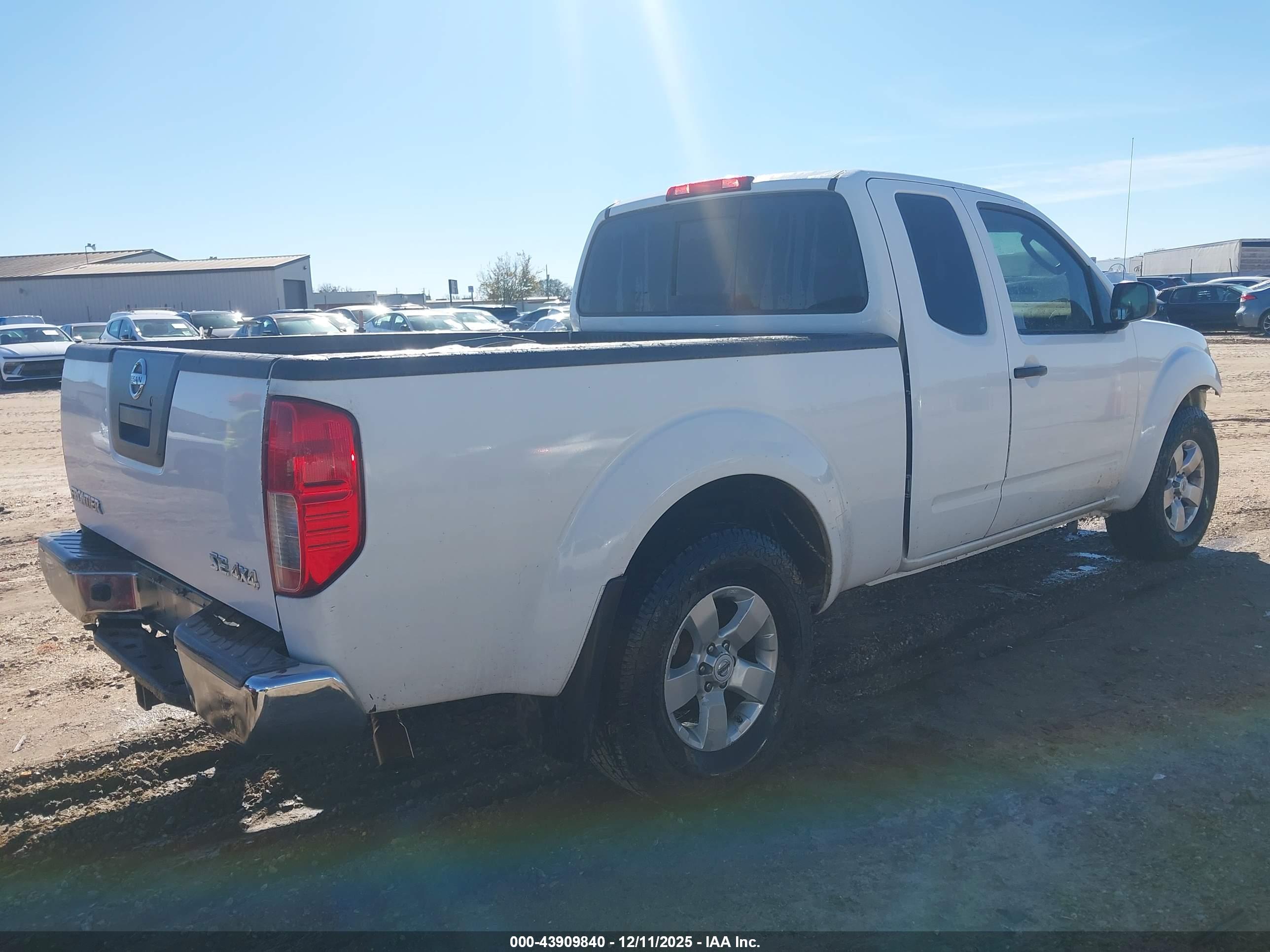 NISSAN FRONTIER image 4
