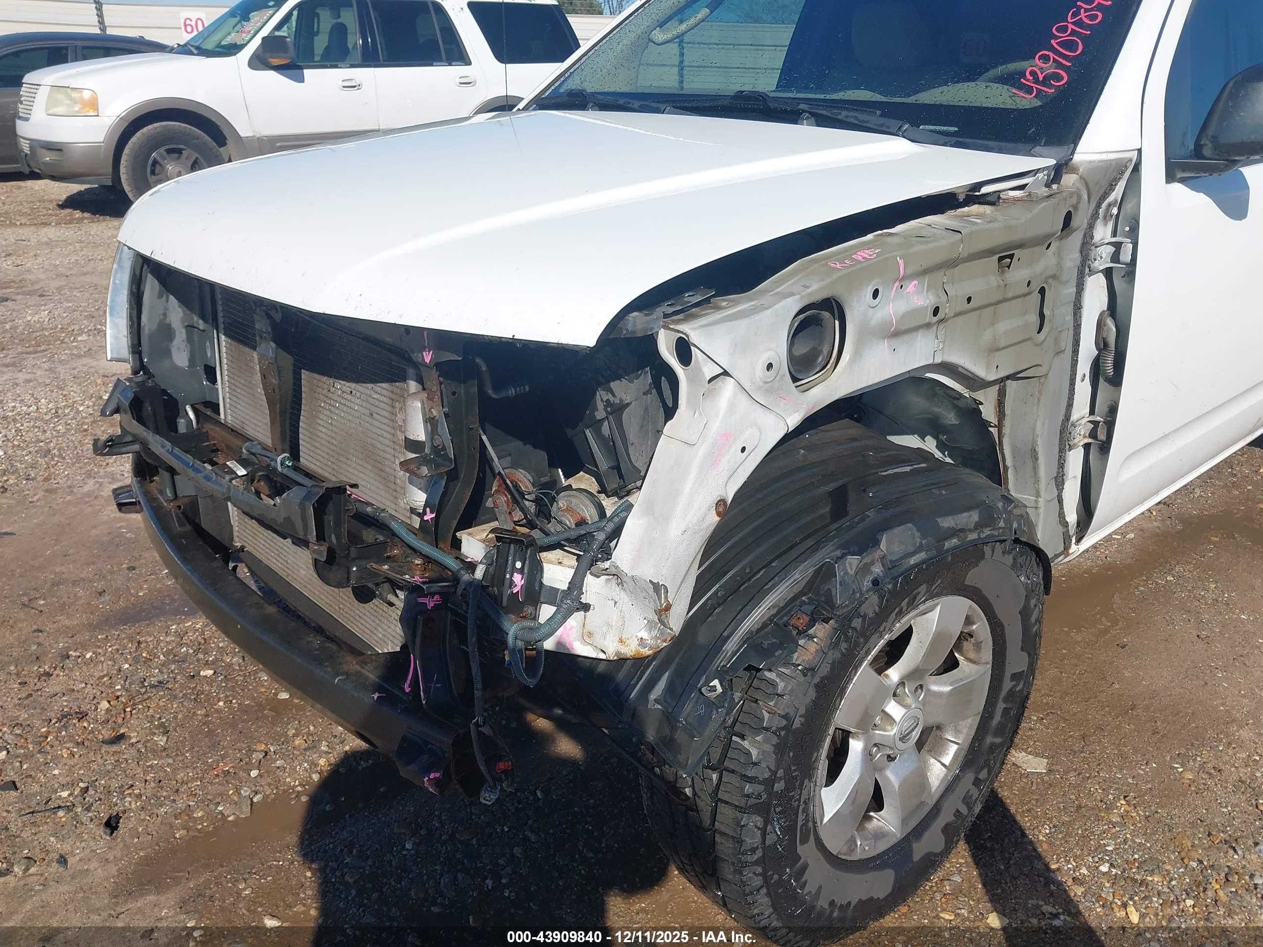 NISSAN FRONTIER image 6