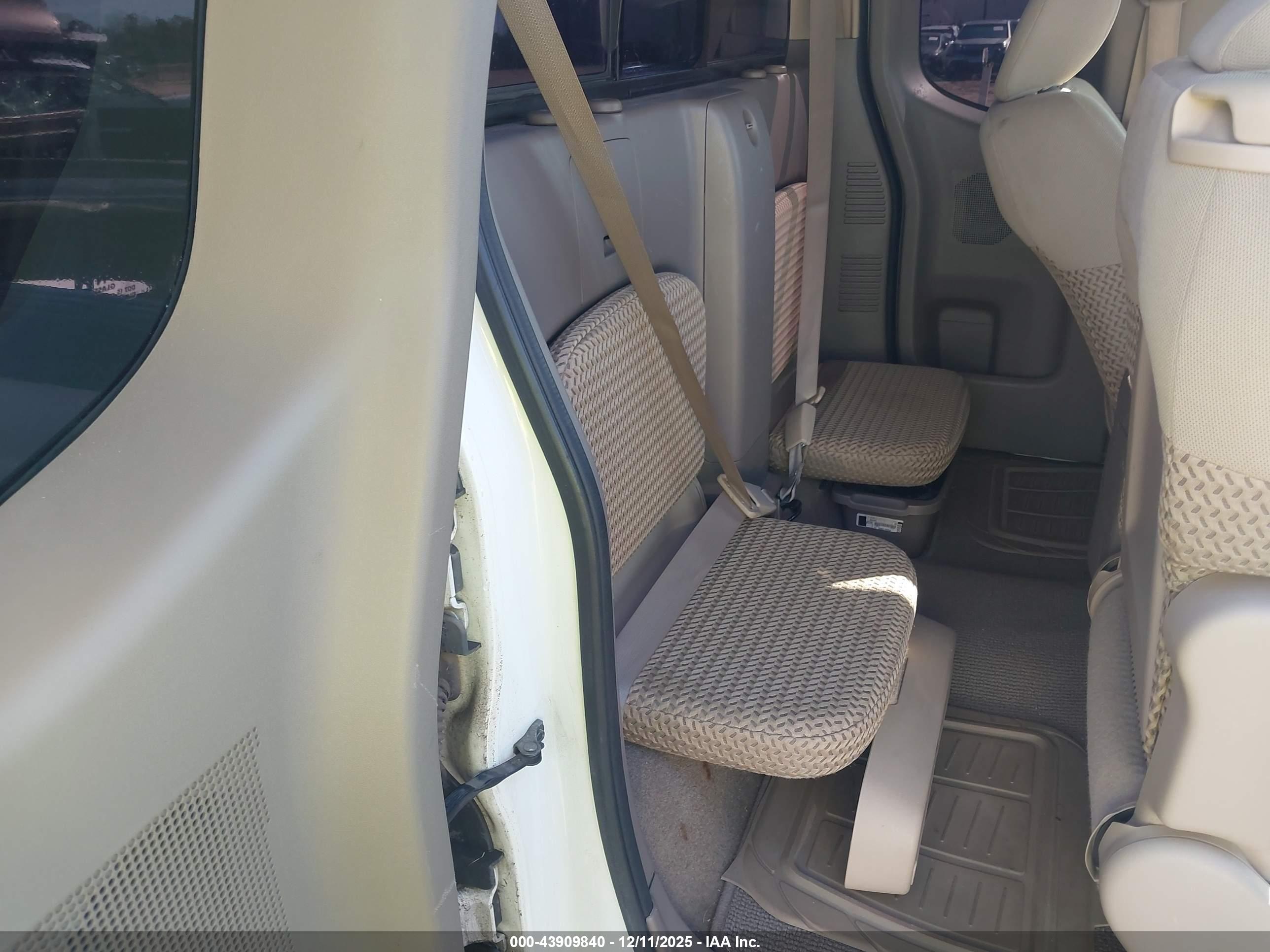 NISSAN FRONTIER image 8