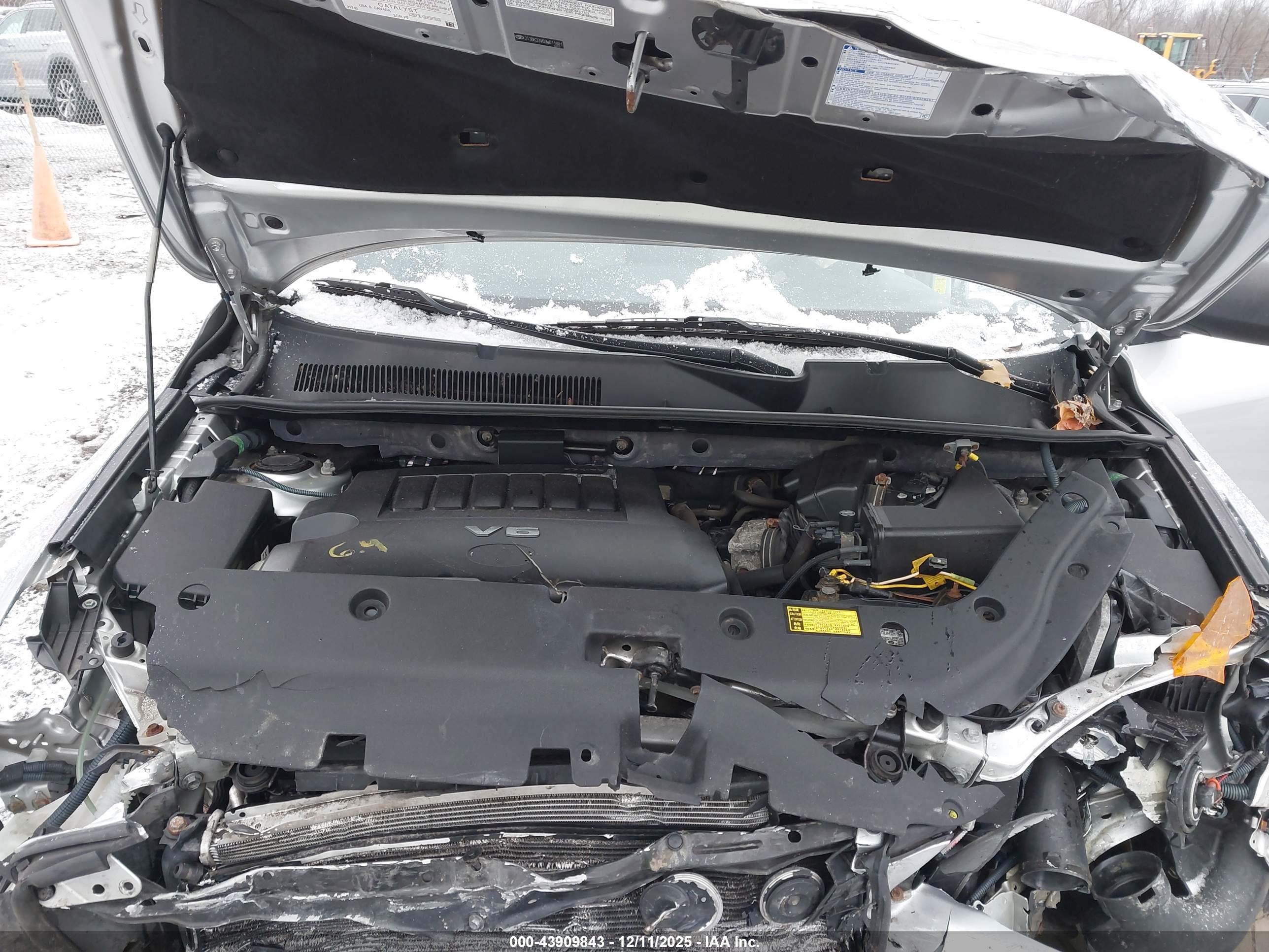 TOYOTA RAV4 image 10