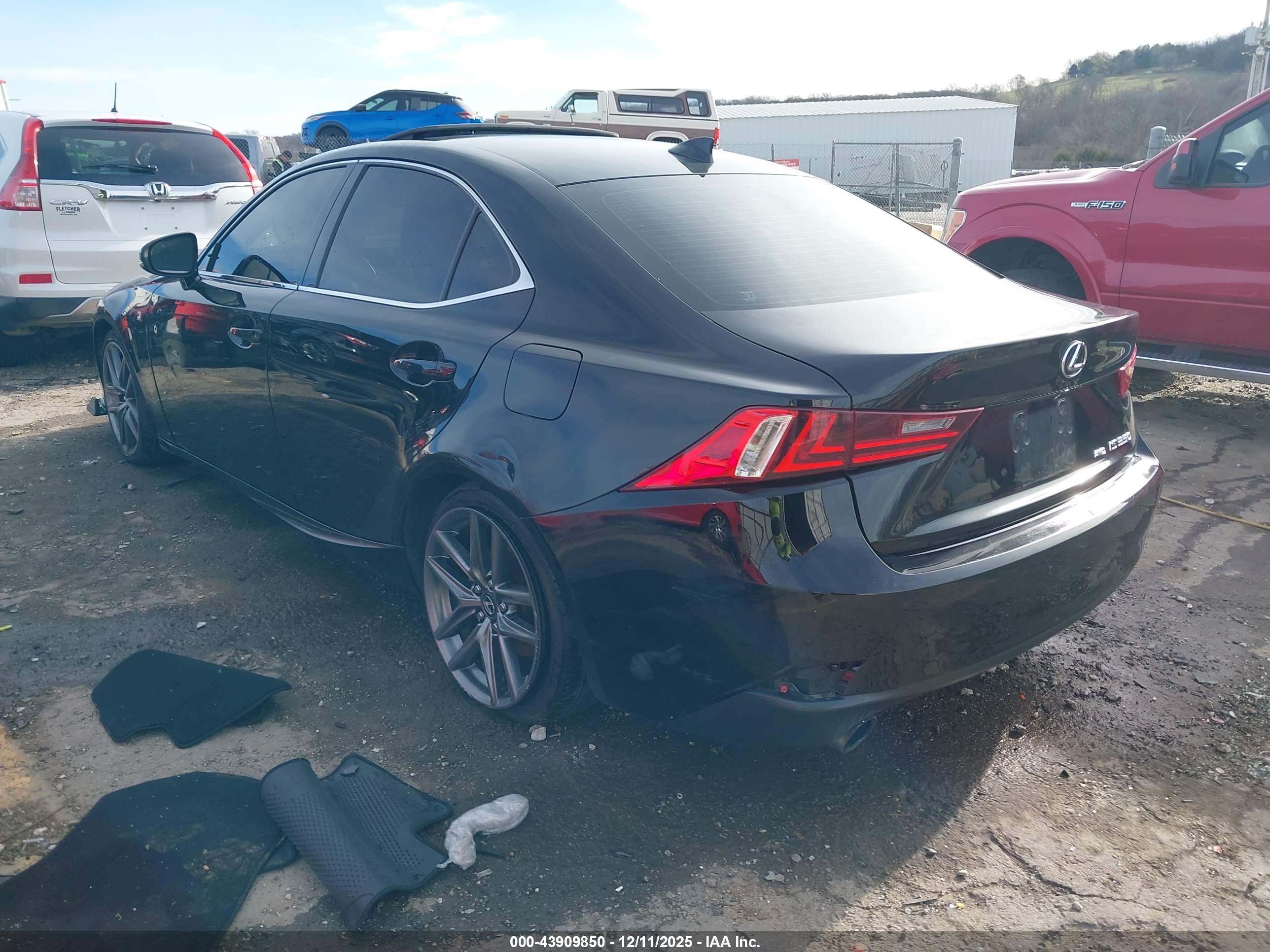 LEXUS IS image 3
