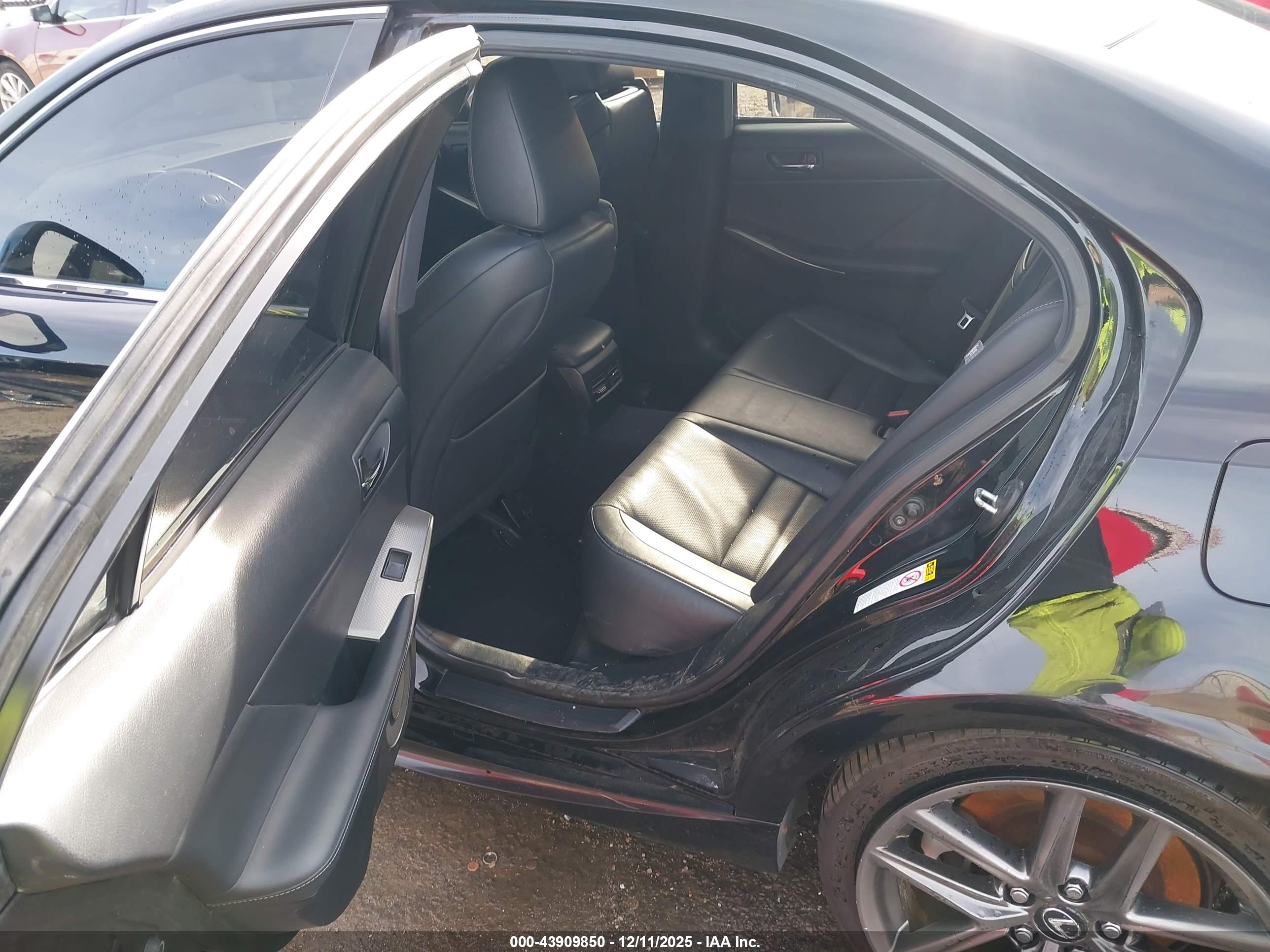 LEXUS IS image 8