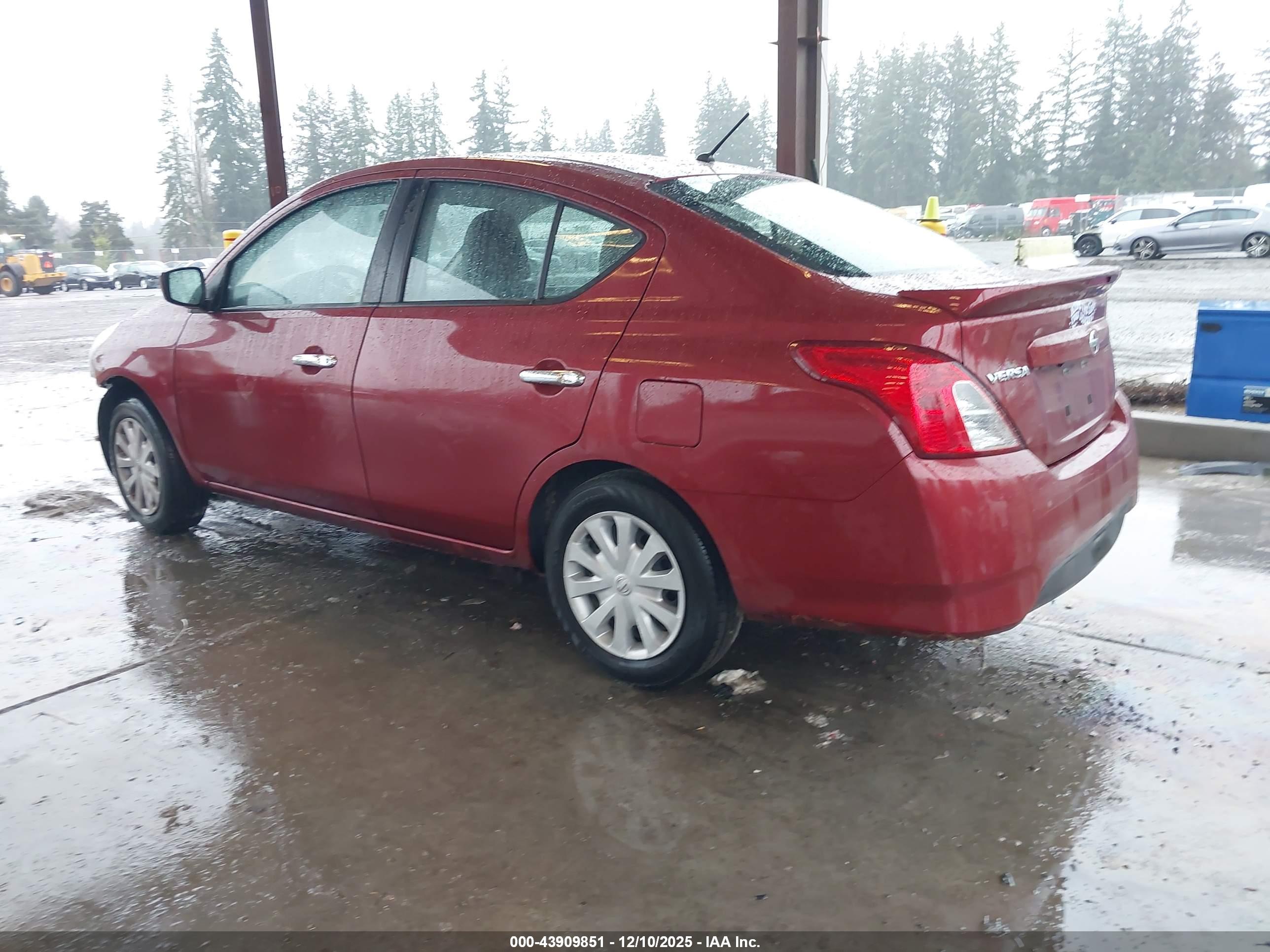 NISSAN VERSA image 3