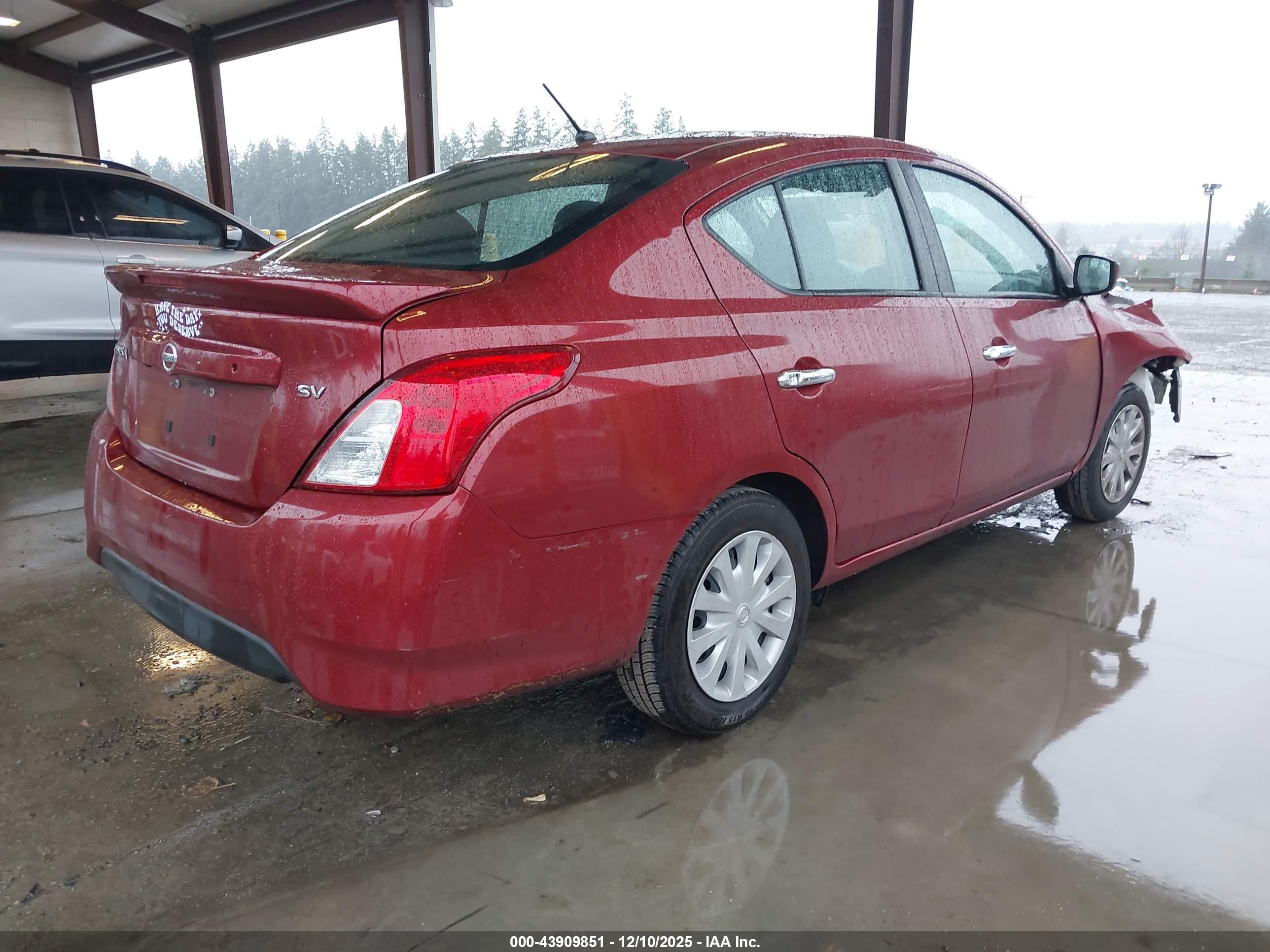 NISSAN VERSA image 4