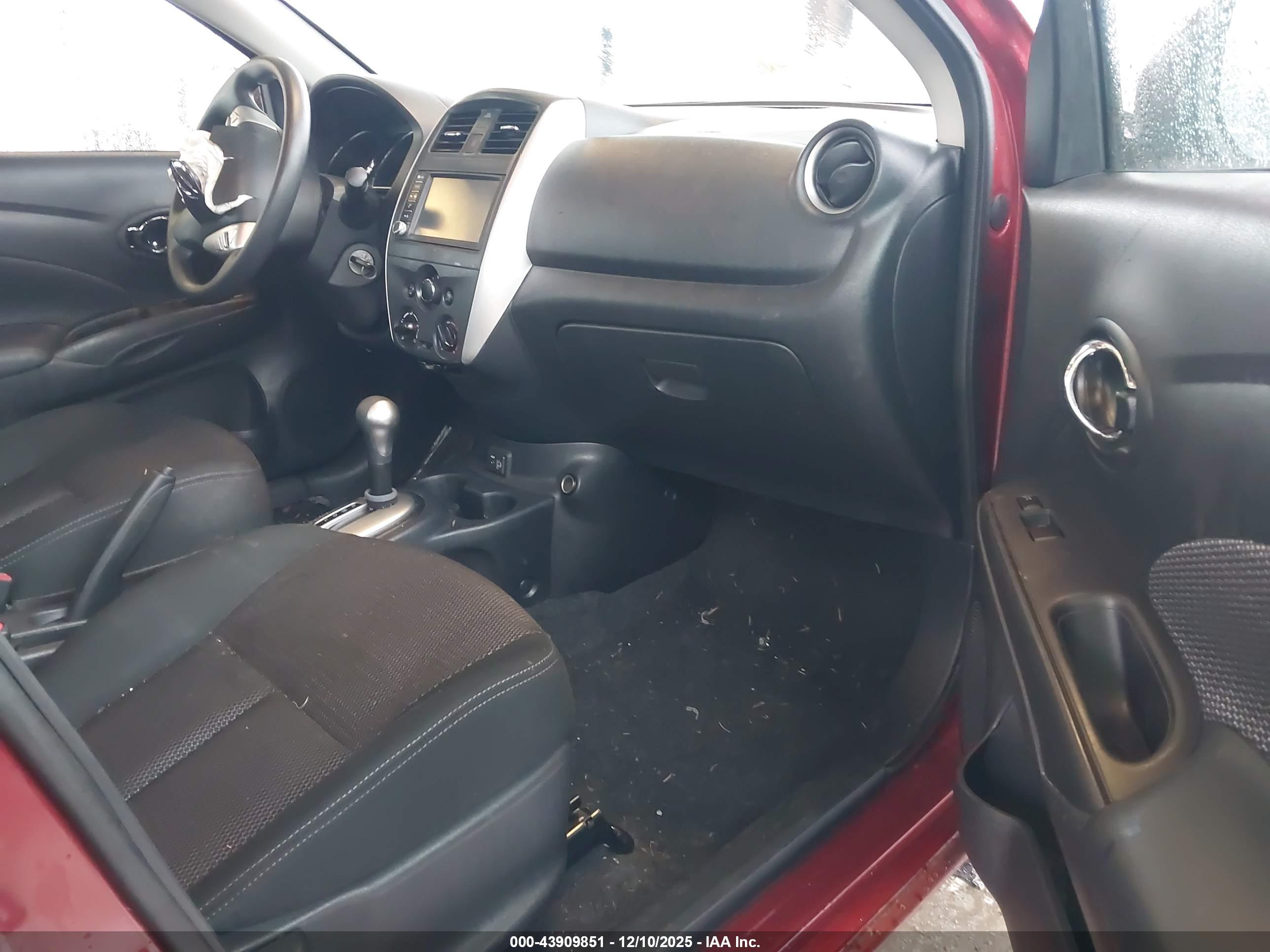 NISSAN VERSA image 5