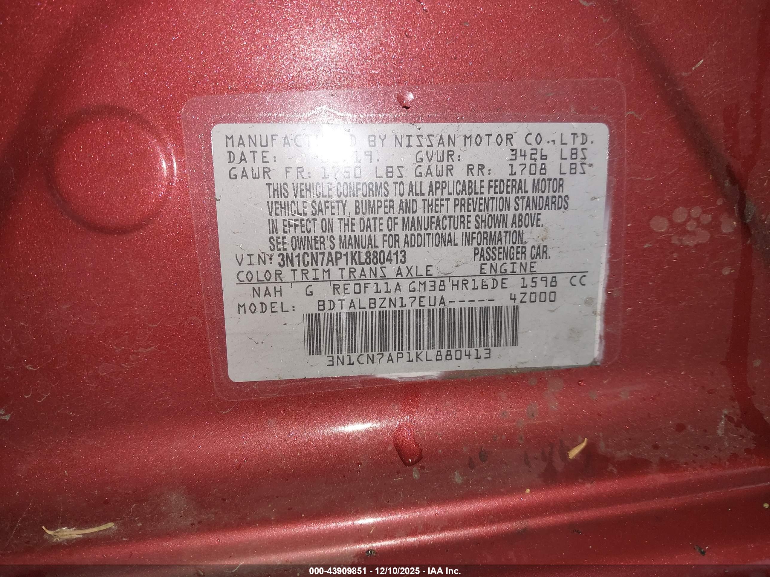 NISSAN VERSA image 9