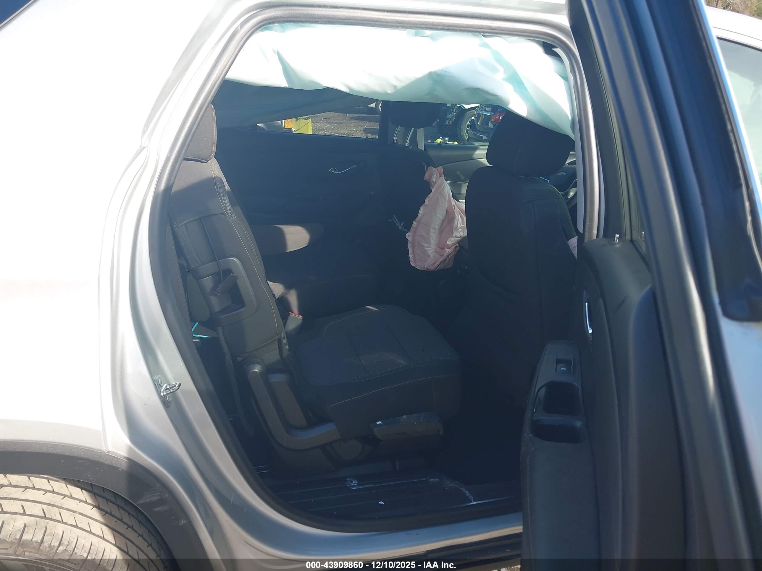 CHEVROLET TRAVERSE image 8