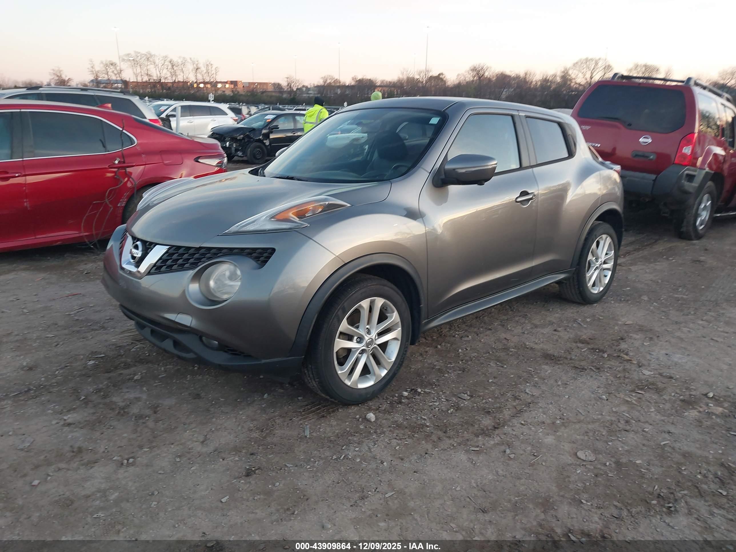 NISSAN JUKE image 2