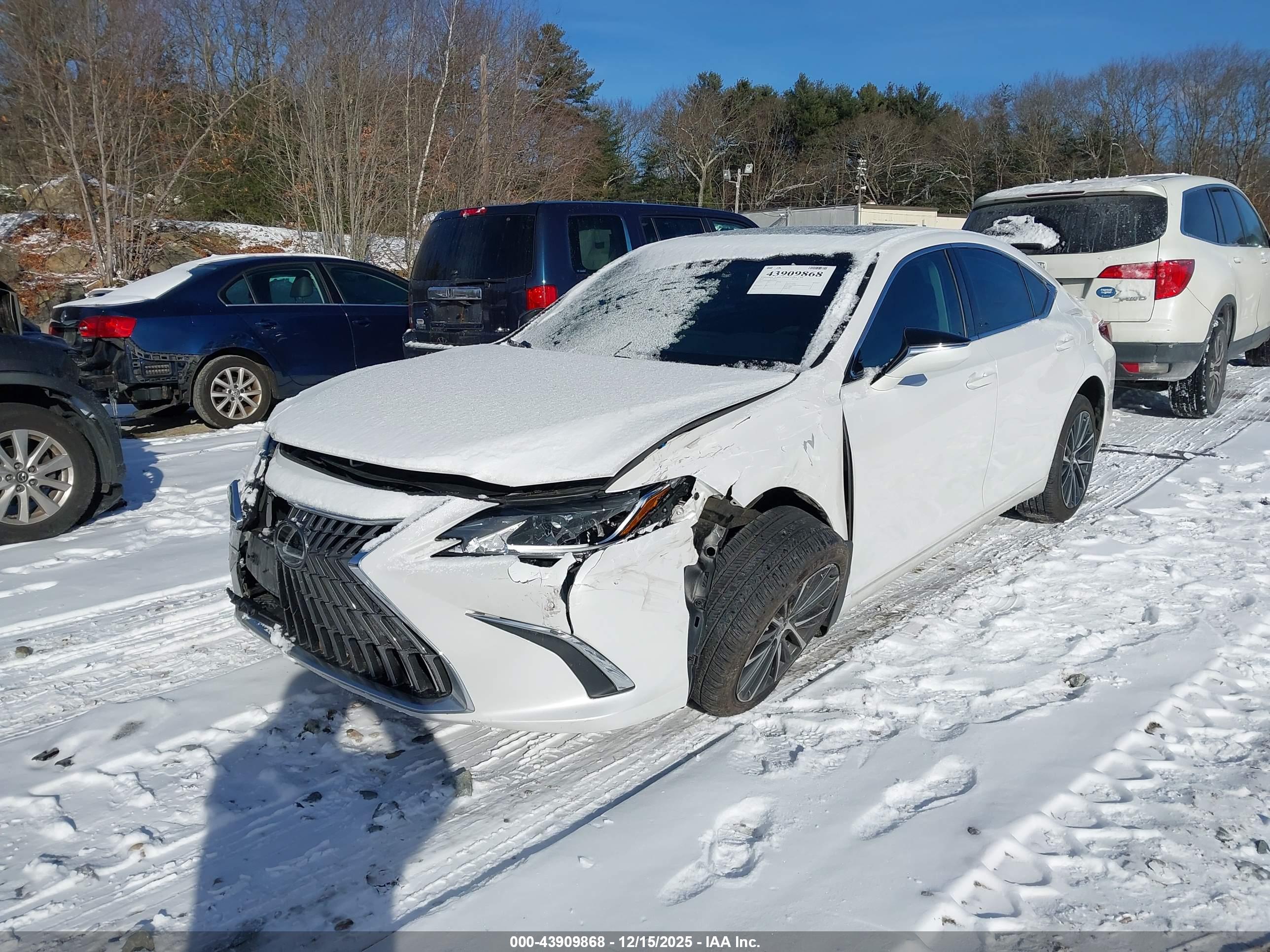 LEXUS ES image 2
