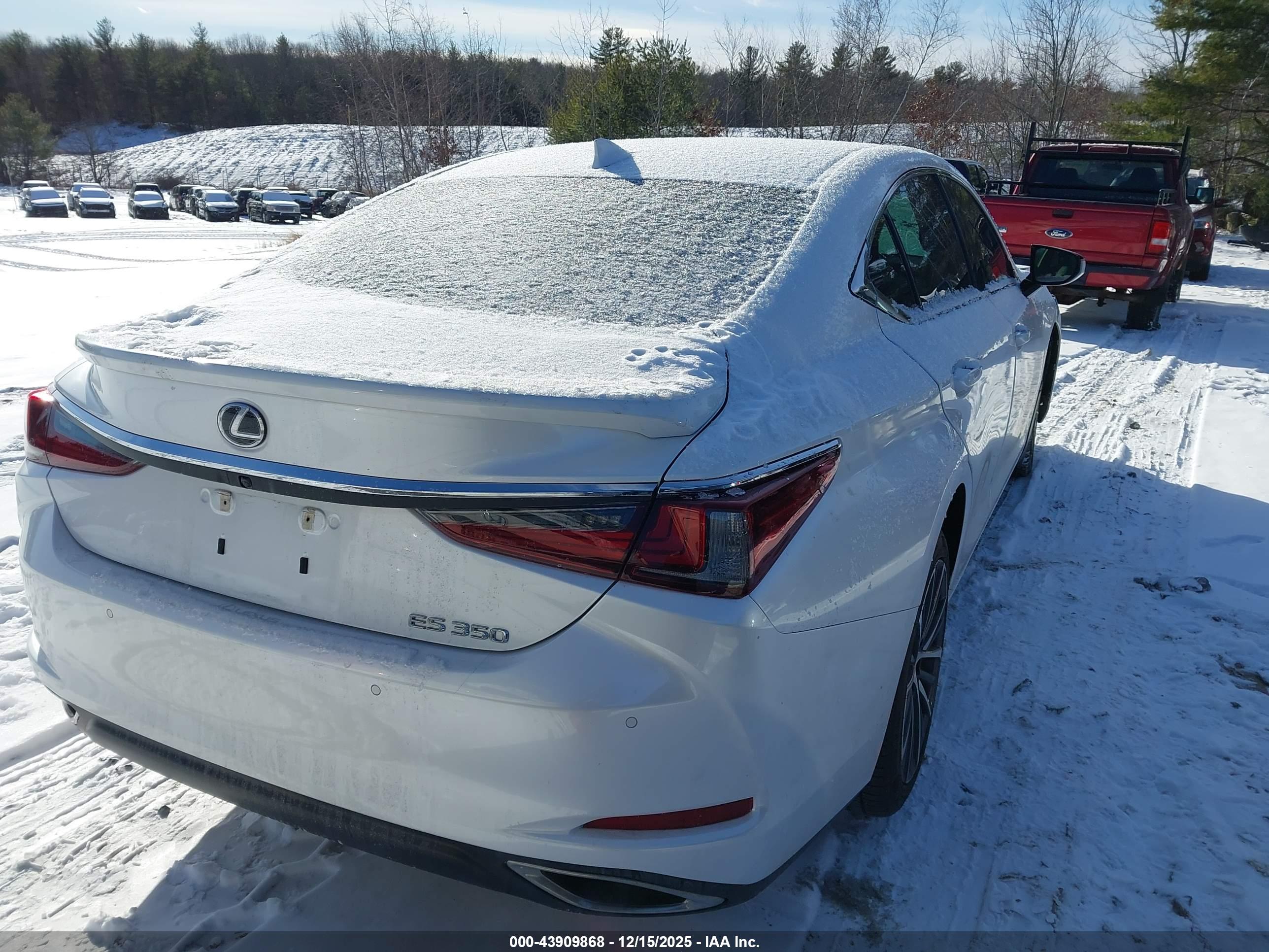 LEXUS ES image 4