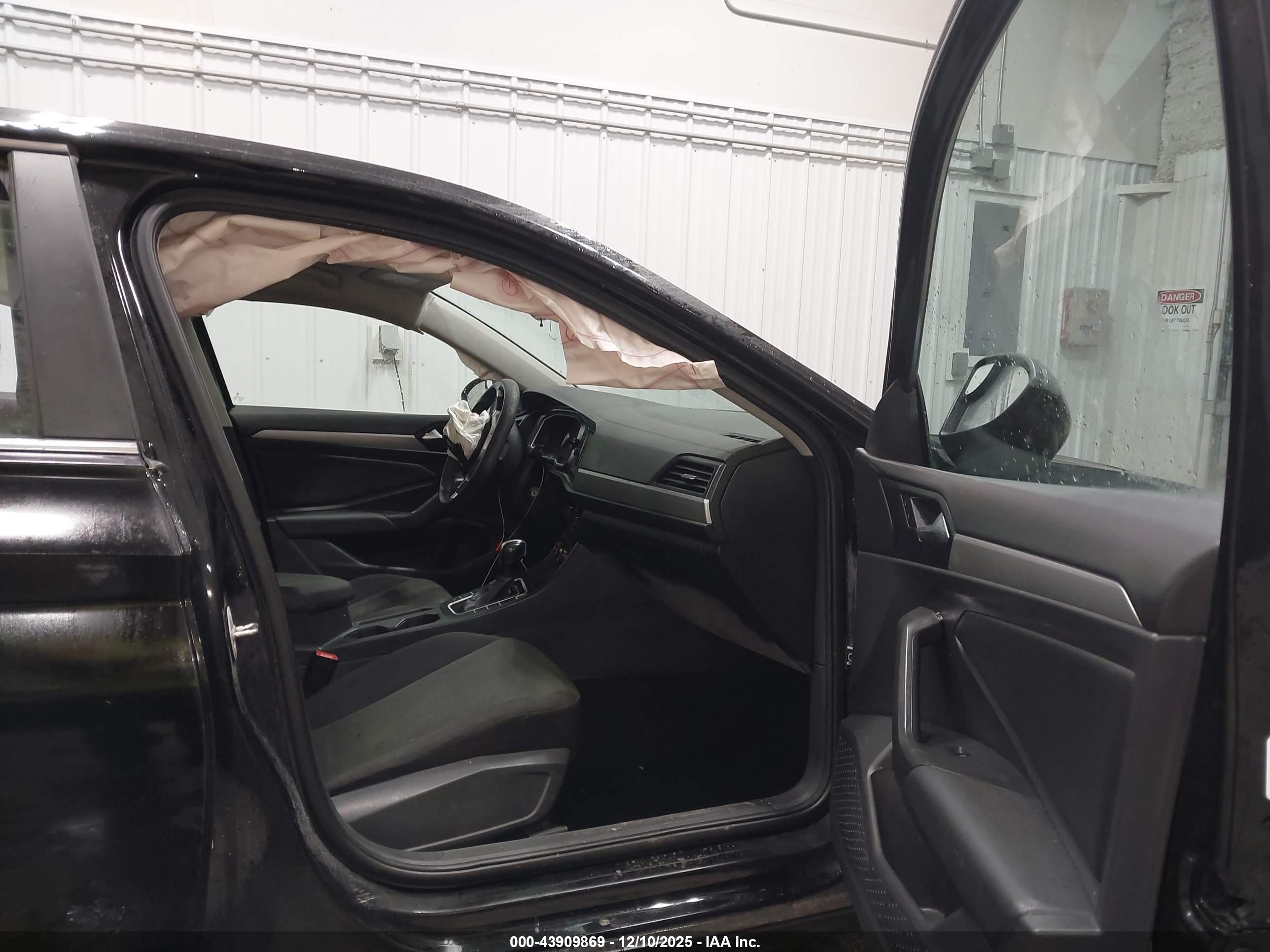 VOLKSWAGEN JETTA image 5