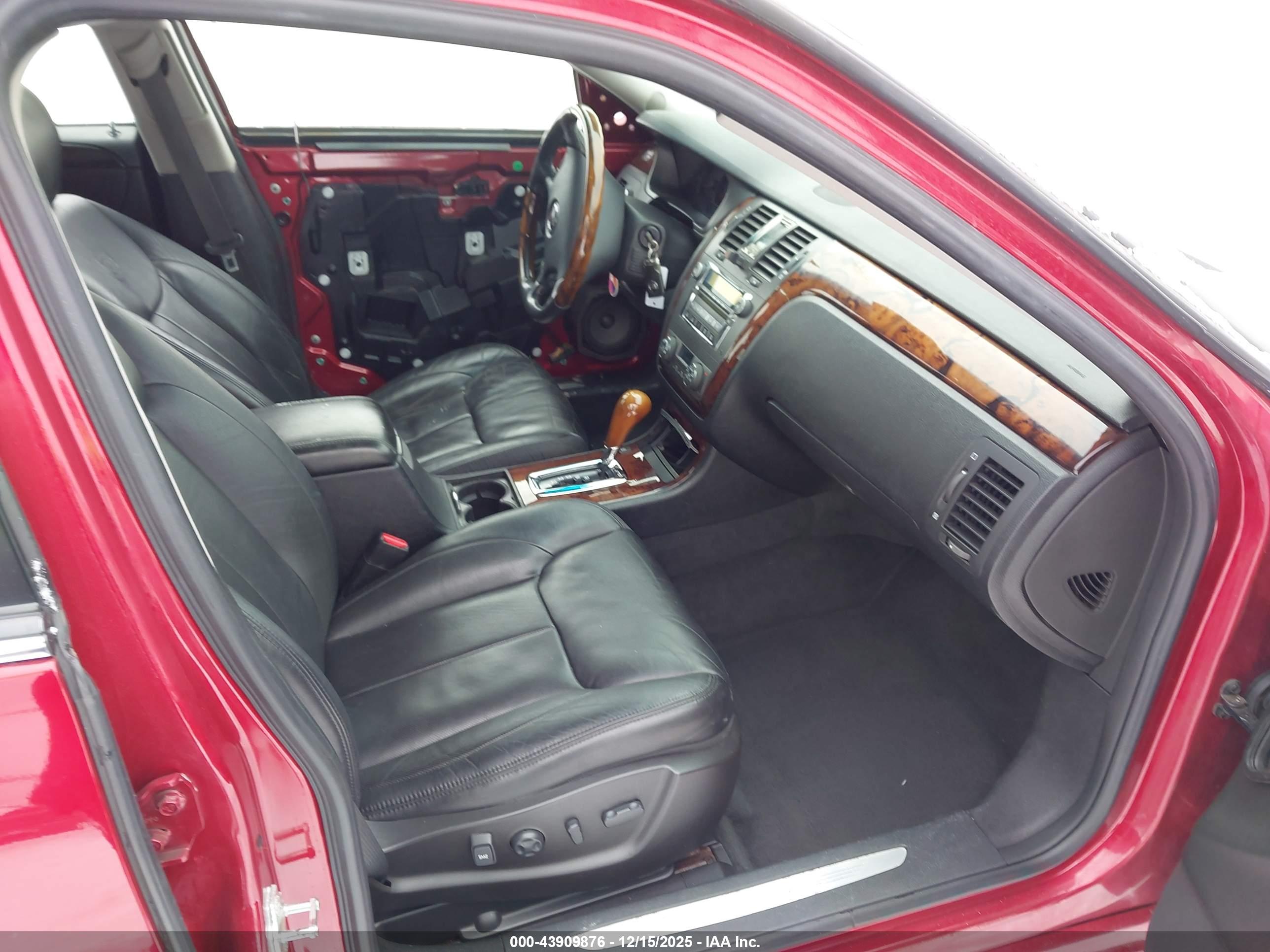CADILLAC DTS image 5