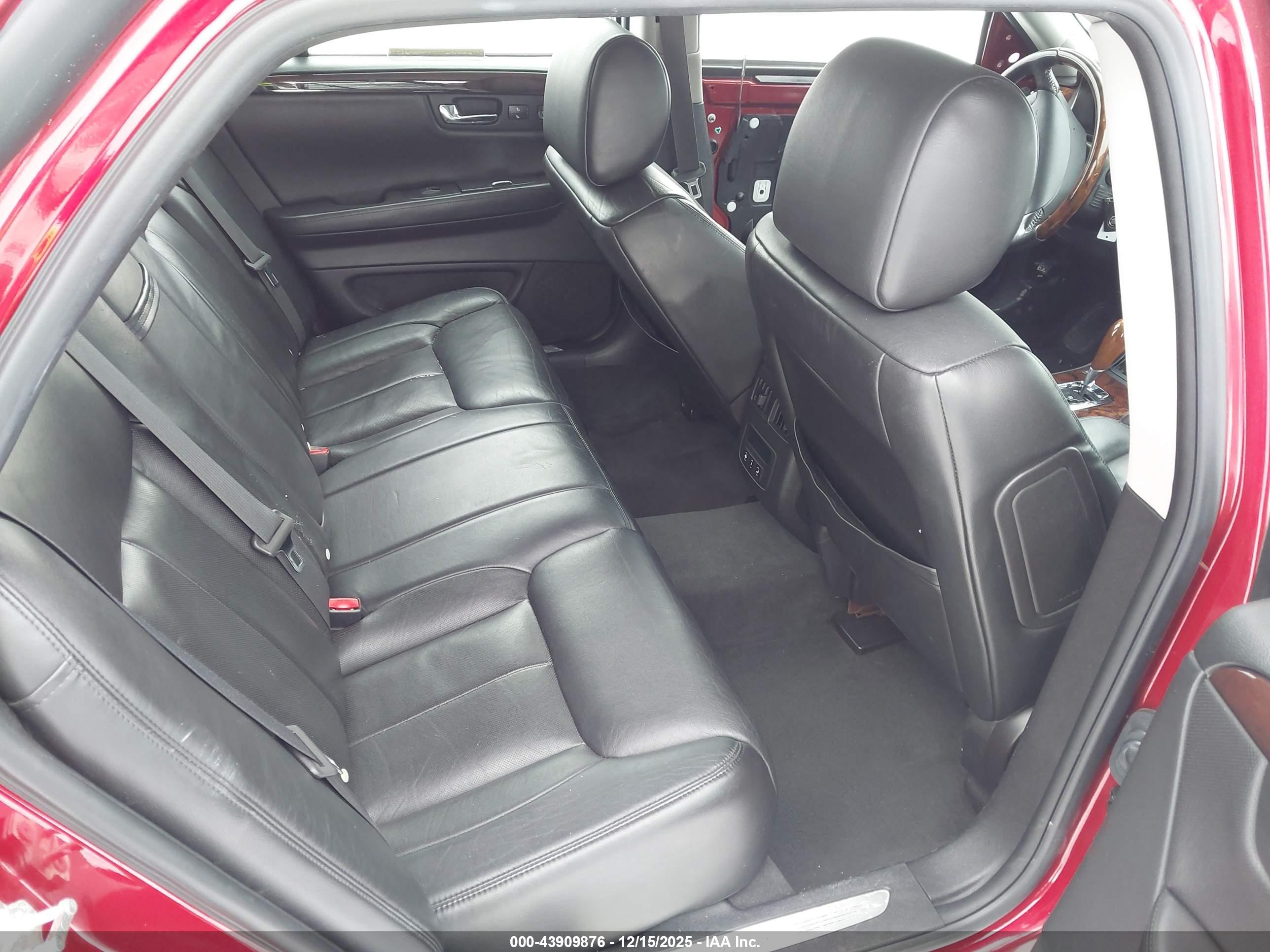 CADILLAC DTS image 8