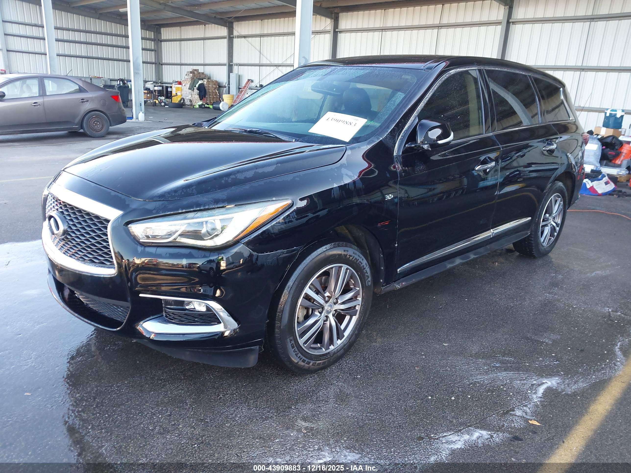INFINITI QX60 image 2