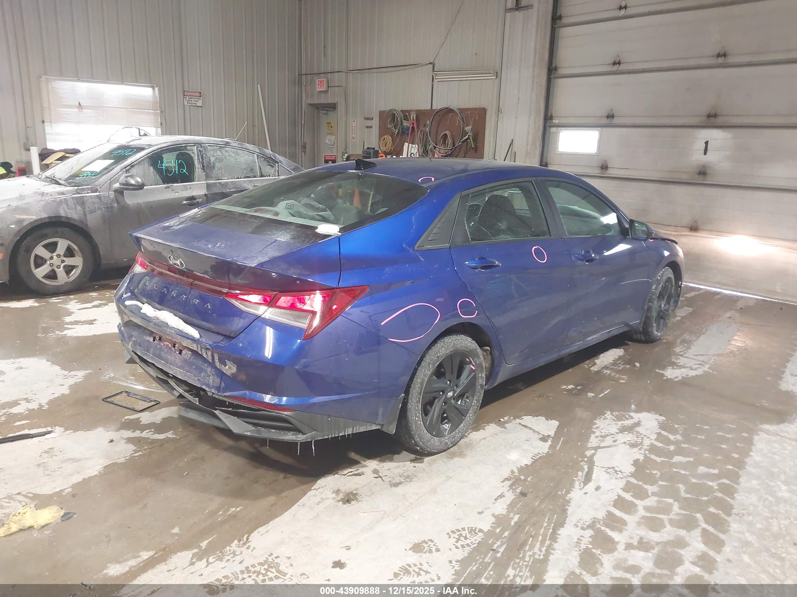 HYUNDAI ELANTRA image 4