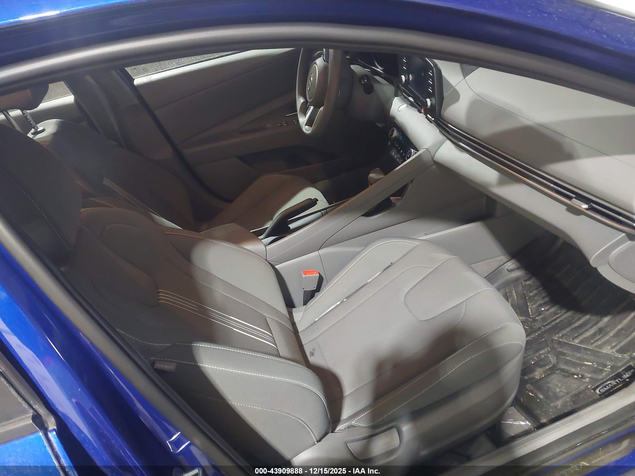 HYUNDAI ELANTRA image 5