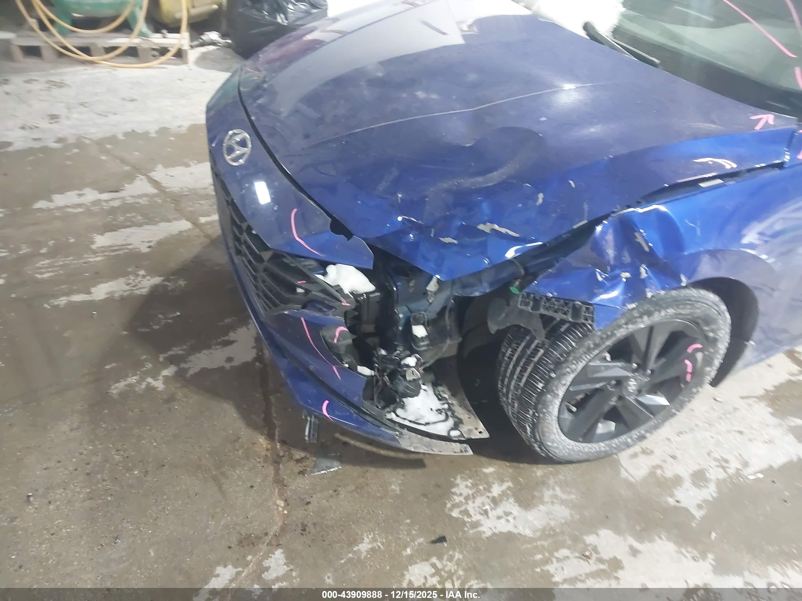 HYUNDAI ELANTRA image 6