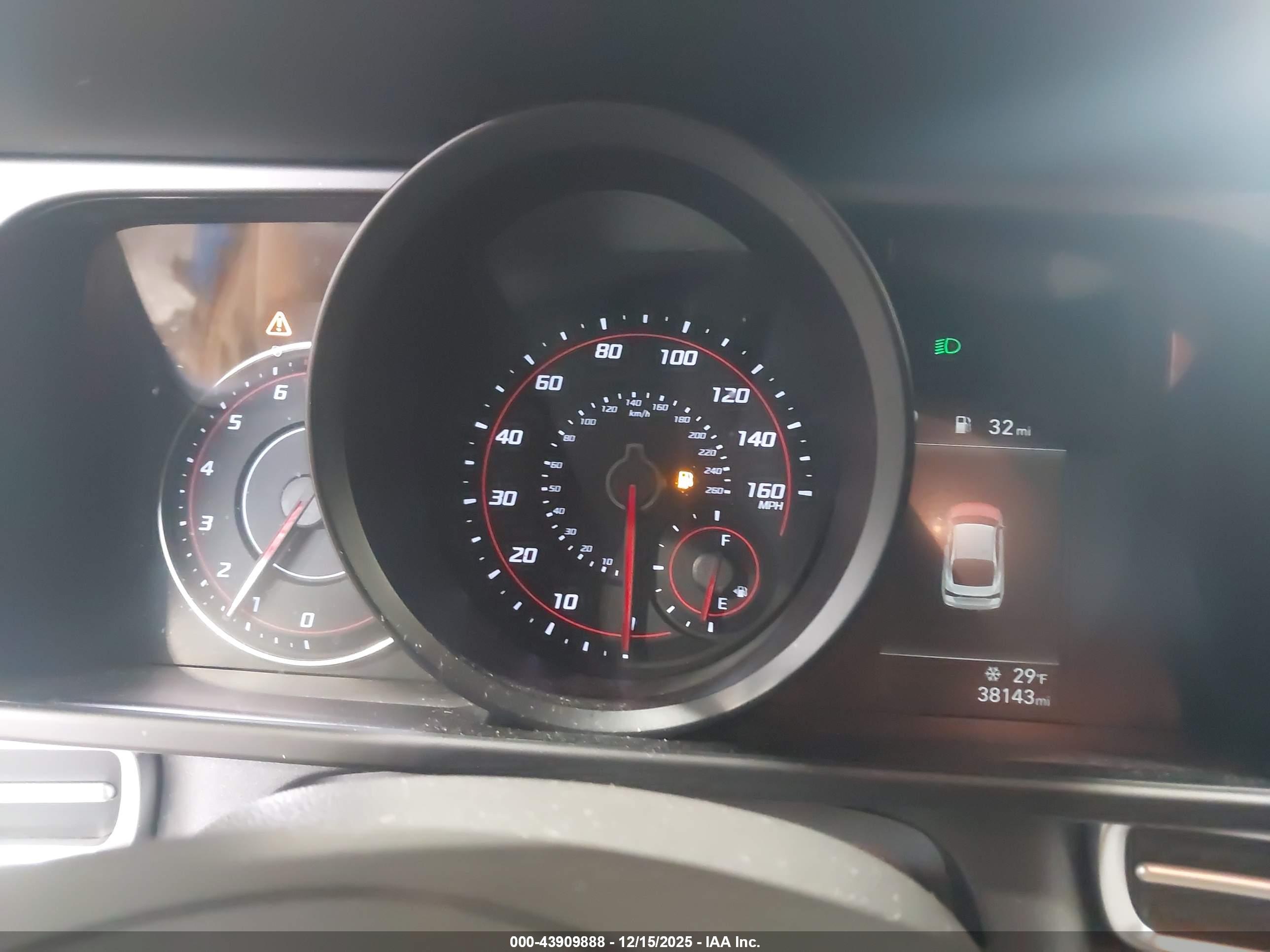 HYUNDAI ELANTRA image 7
