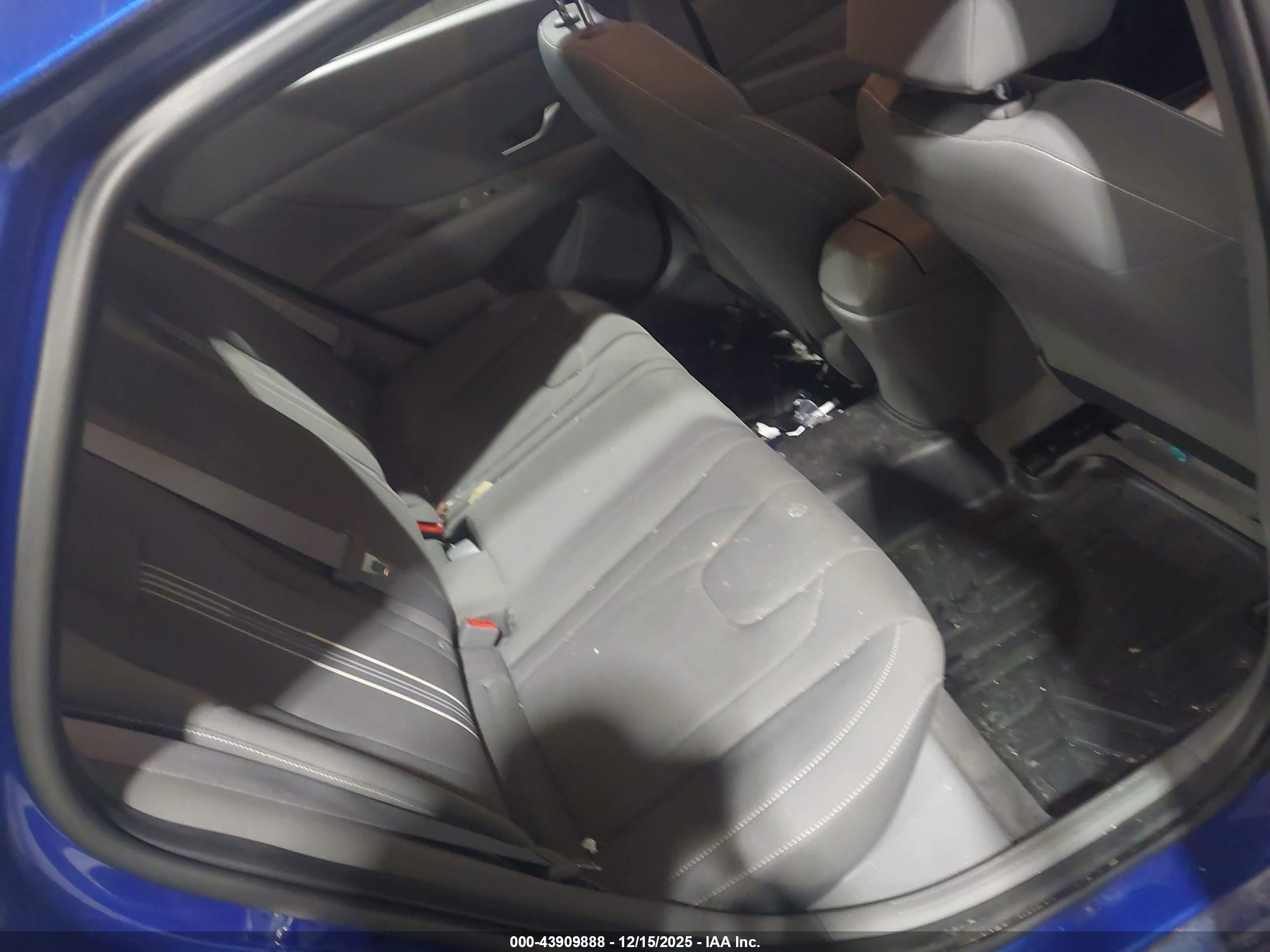 HYUNDAI ELANTRA image 8