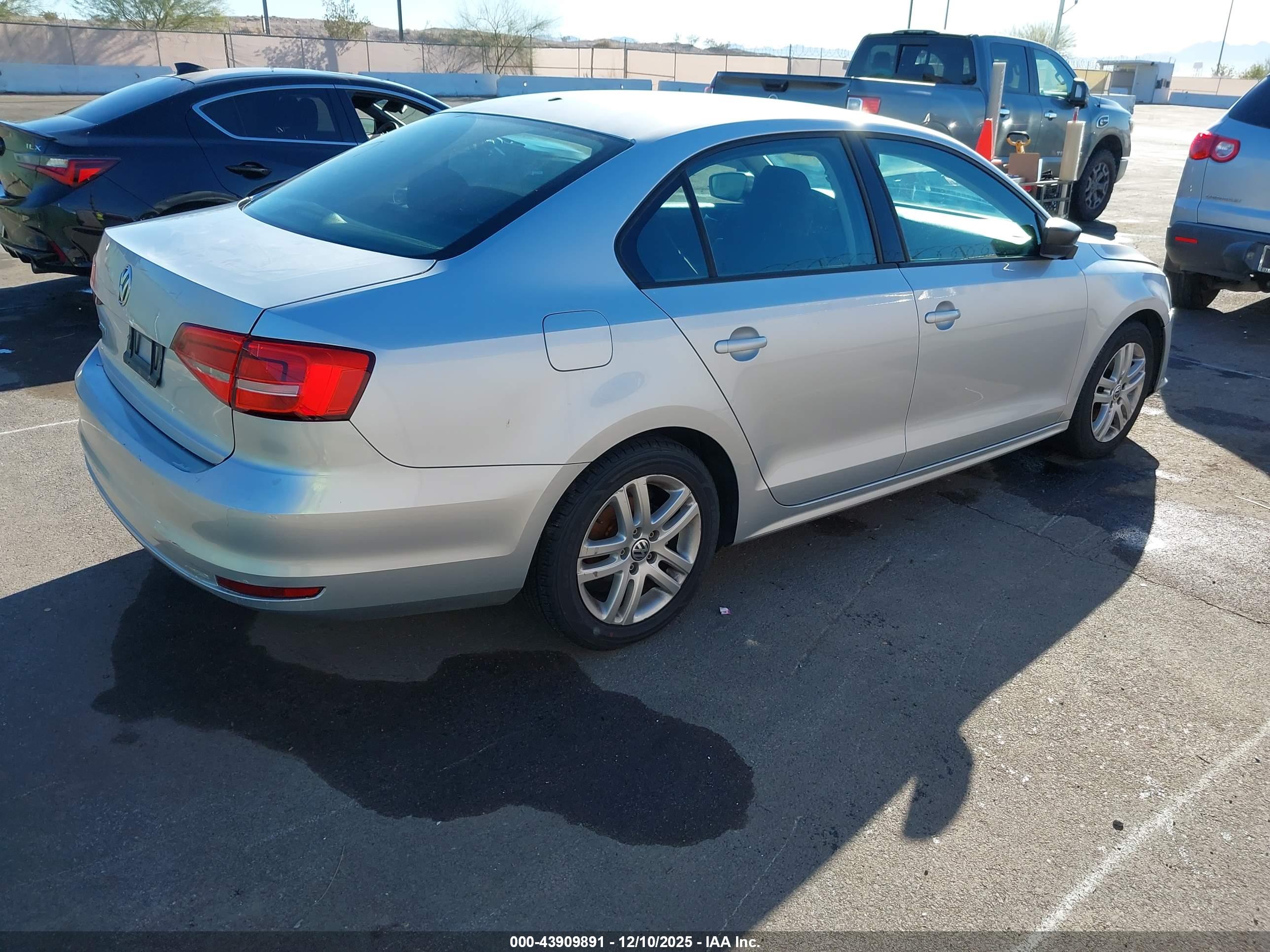 VOLKSWAGEN JETTA image 4