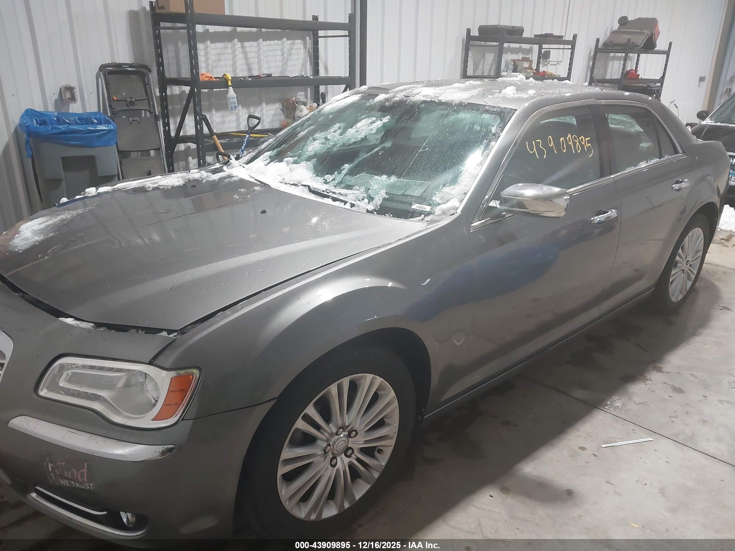 CHRYSLER 300 image 2