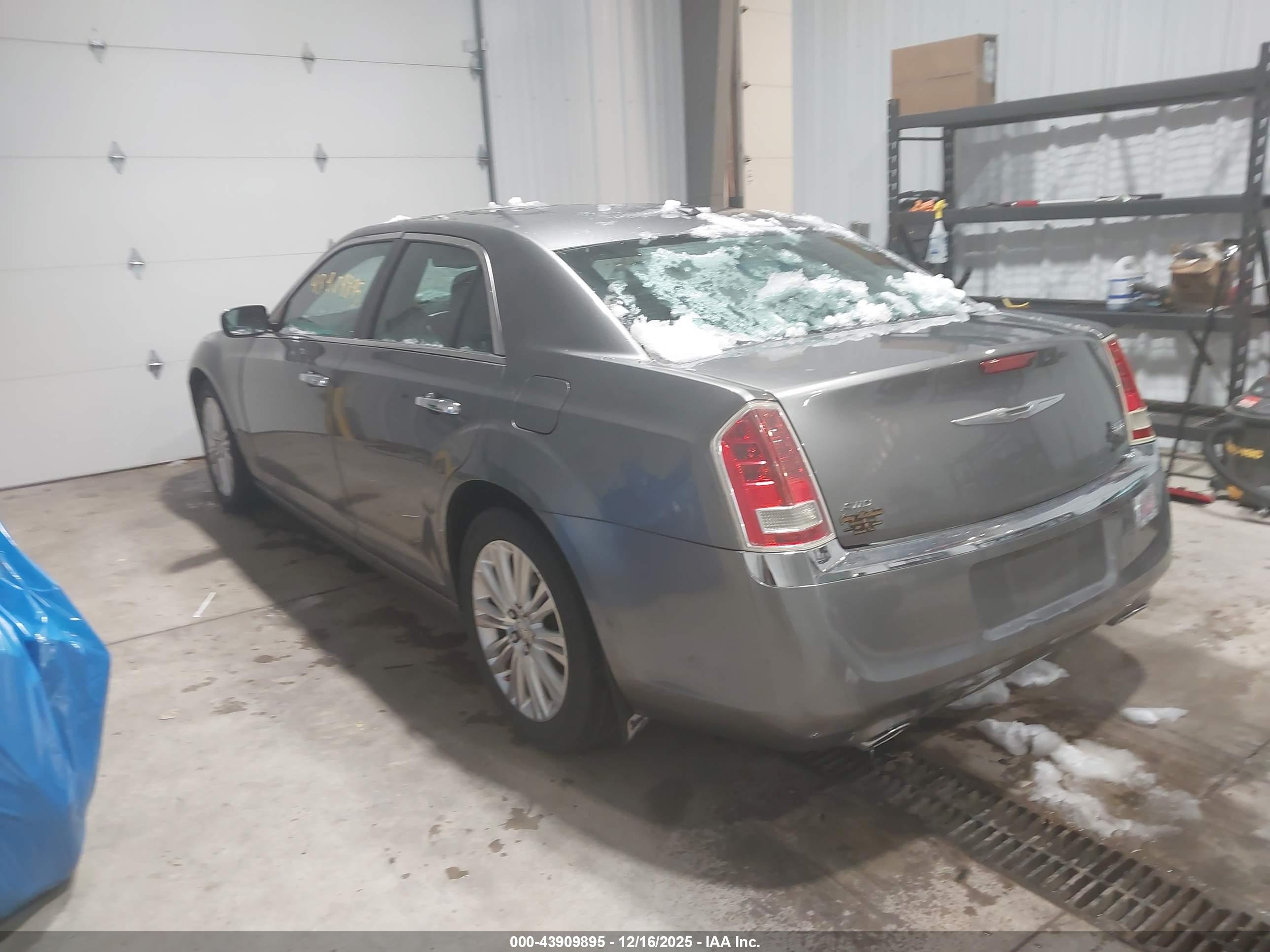 CHRYSLER 300 image 3