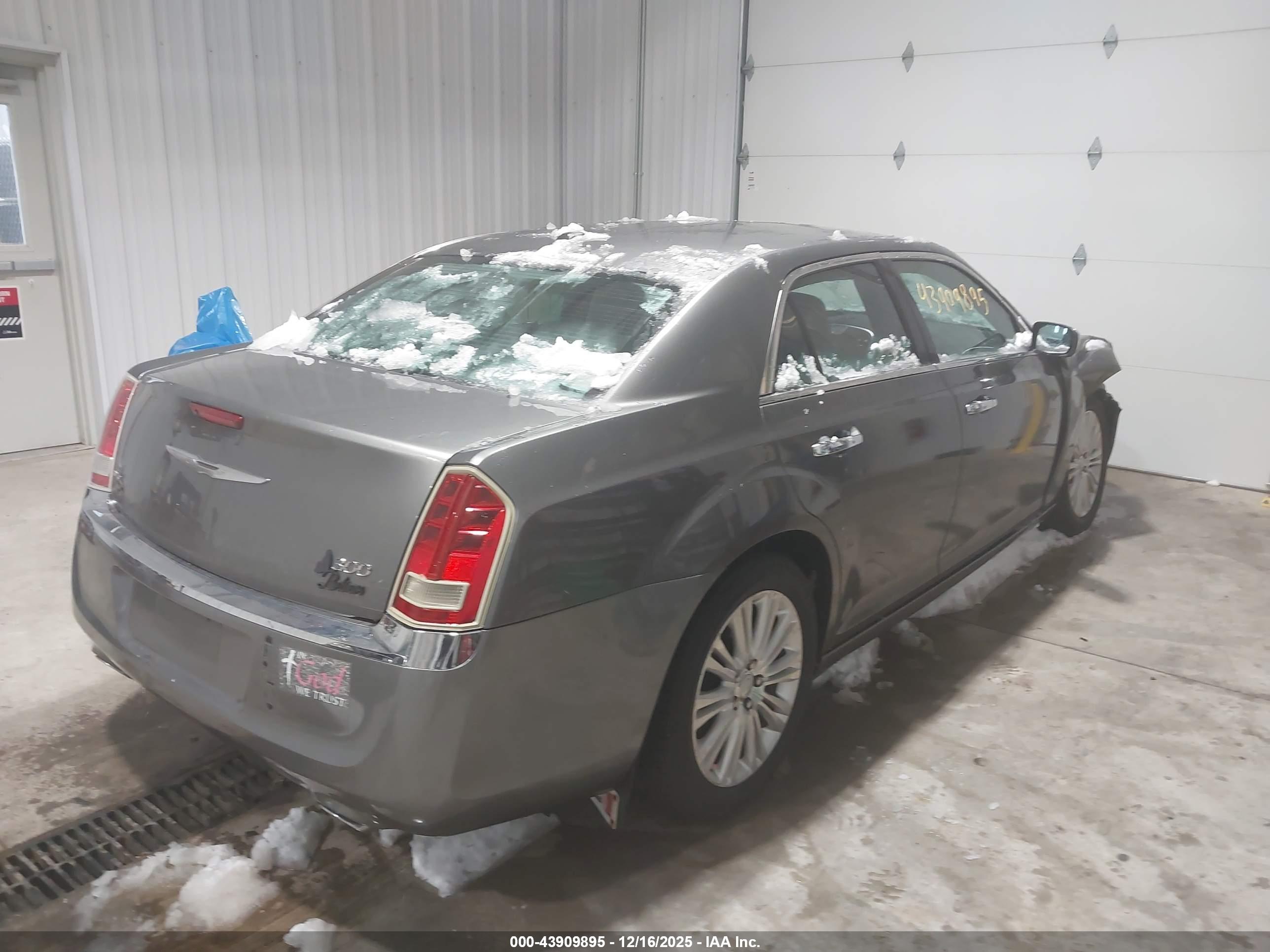 CHRYSLER 300 image 4