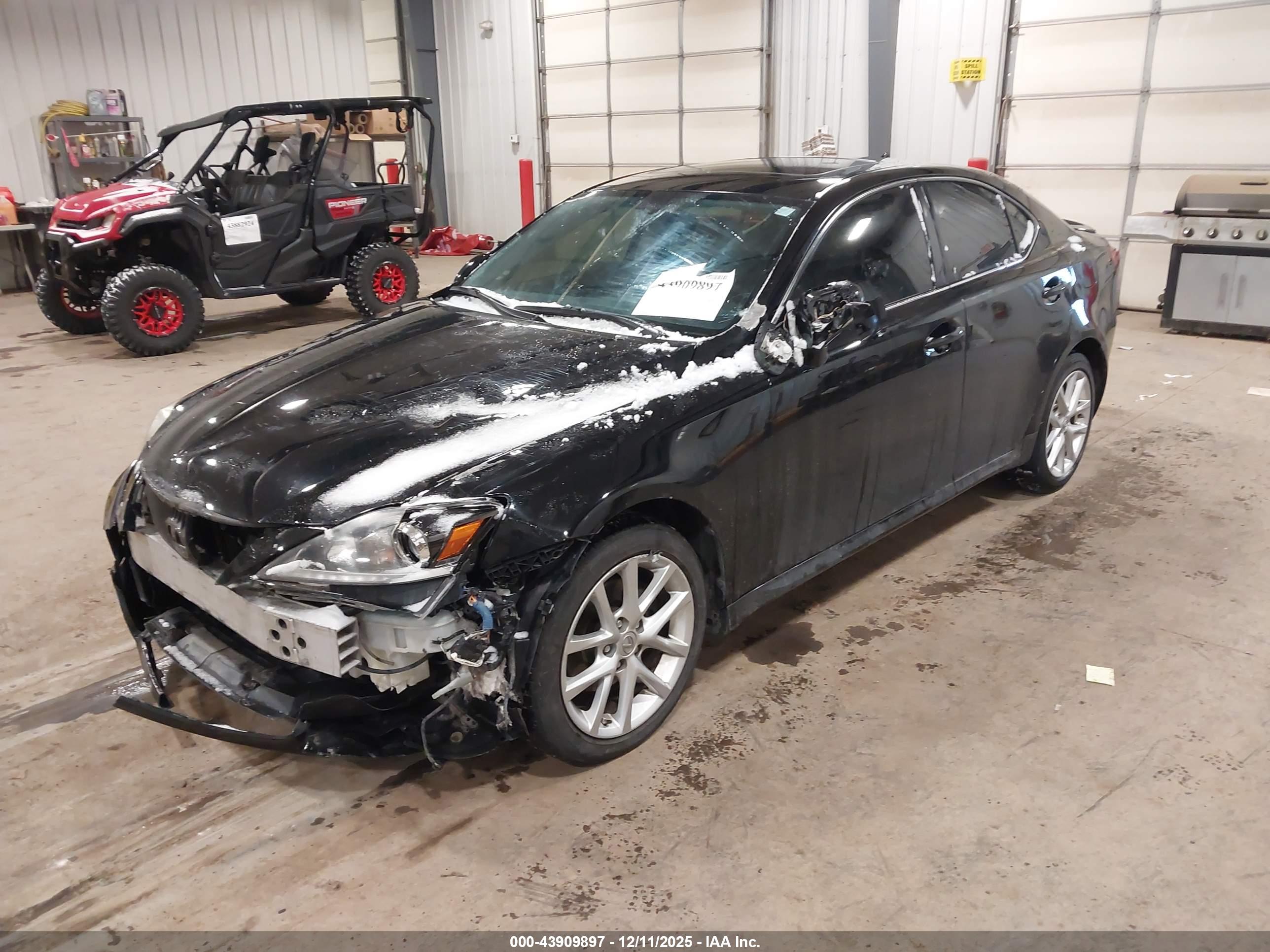 LEXUS IS image 2