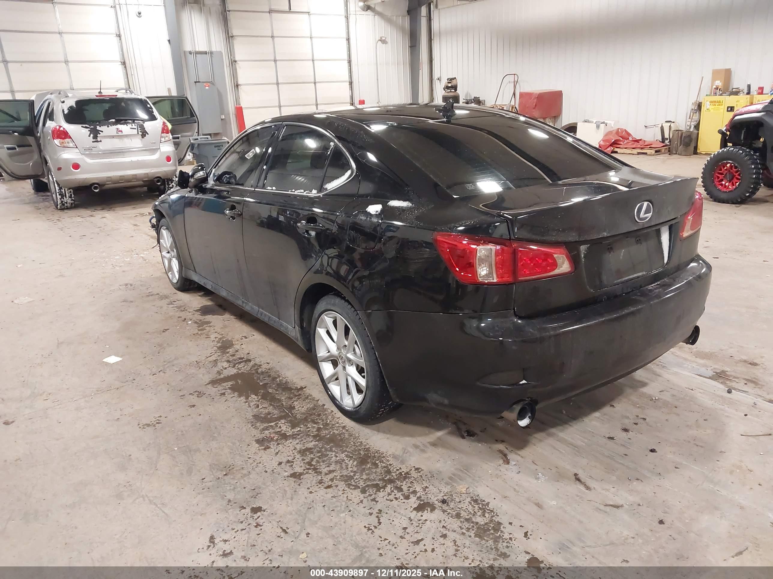 LEXUS IS image 3