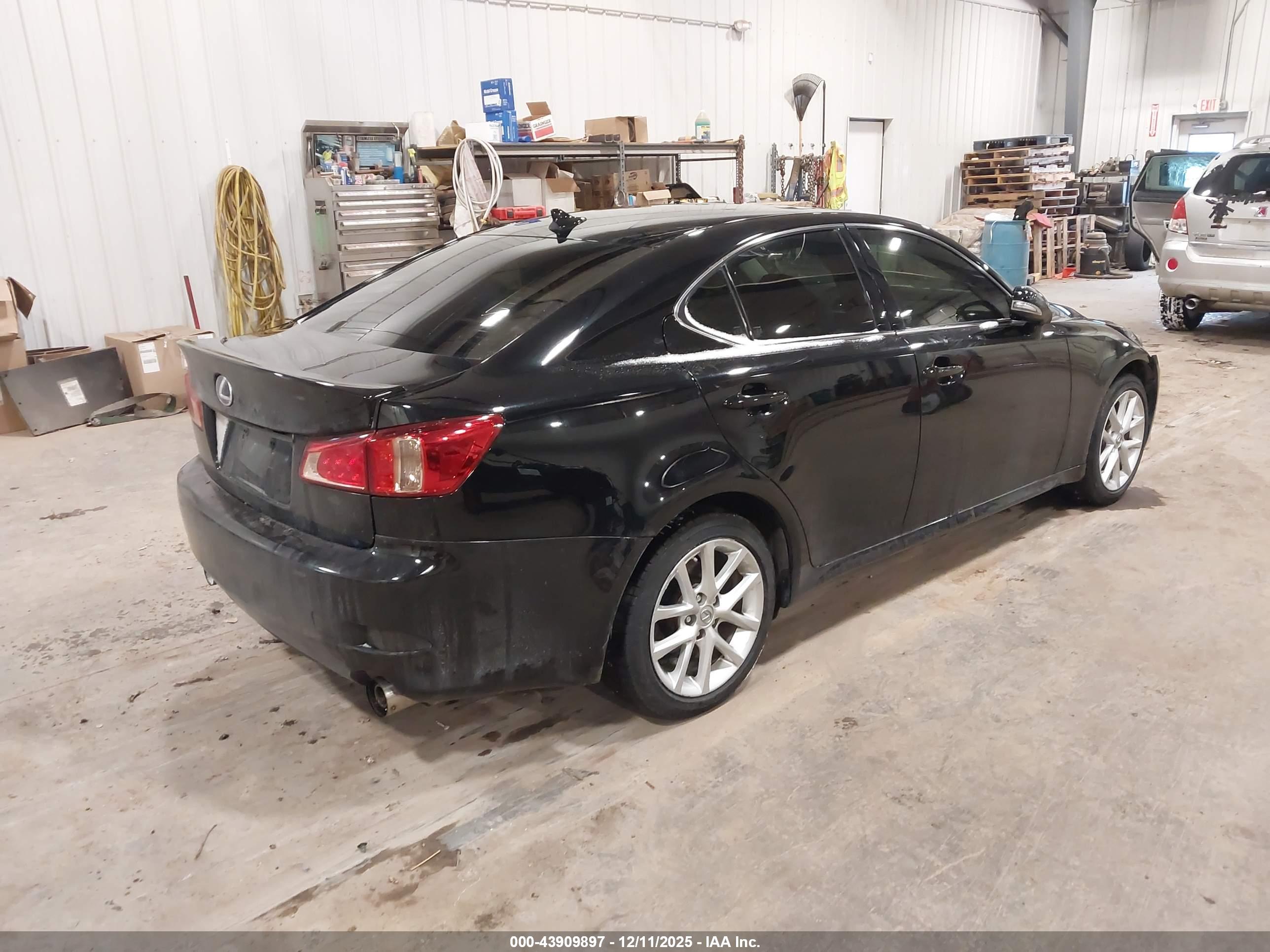 LEXUS IS image 4