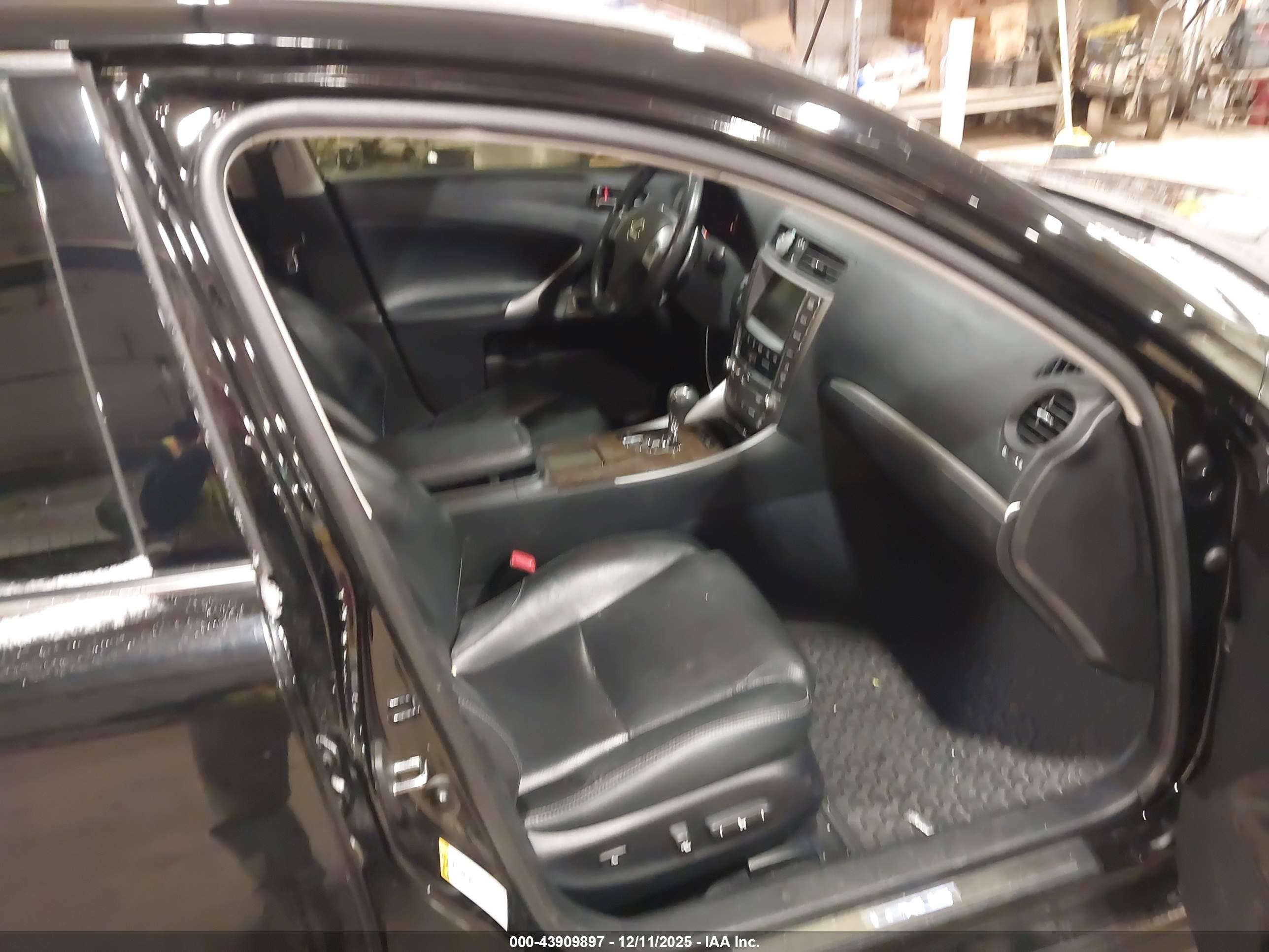 LEXUS IS image 5