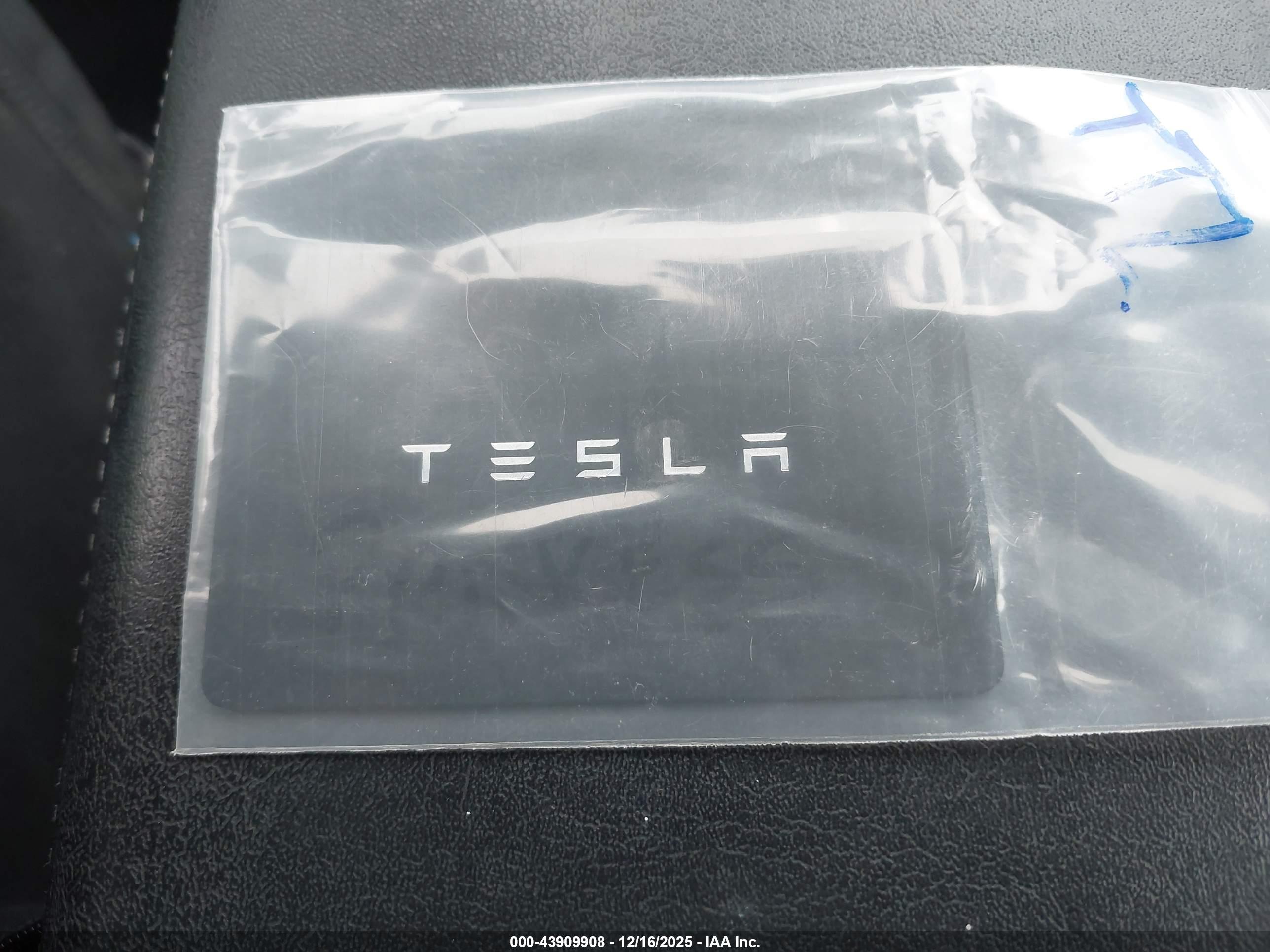 TESLA MODEL image 11