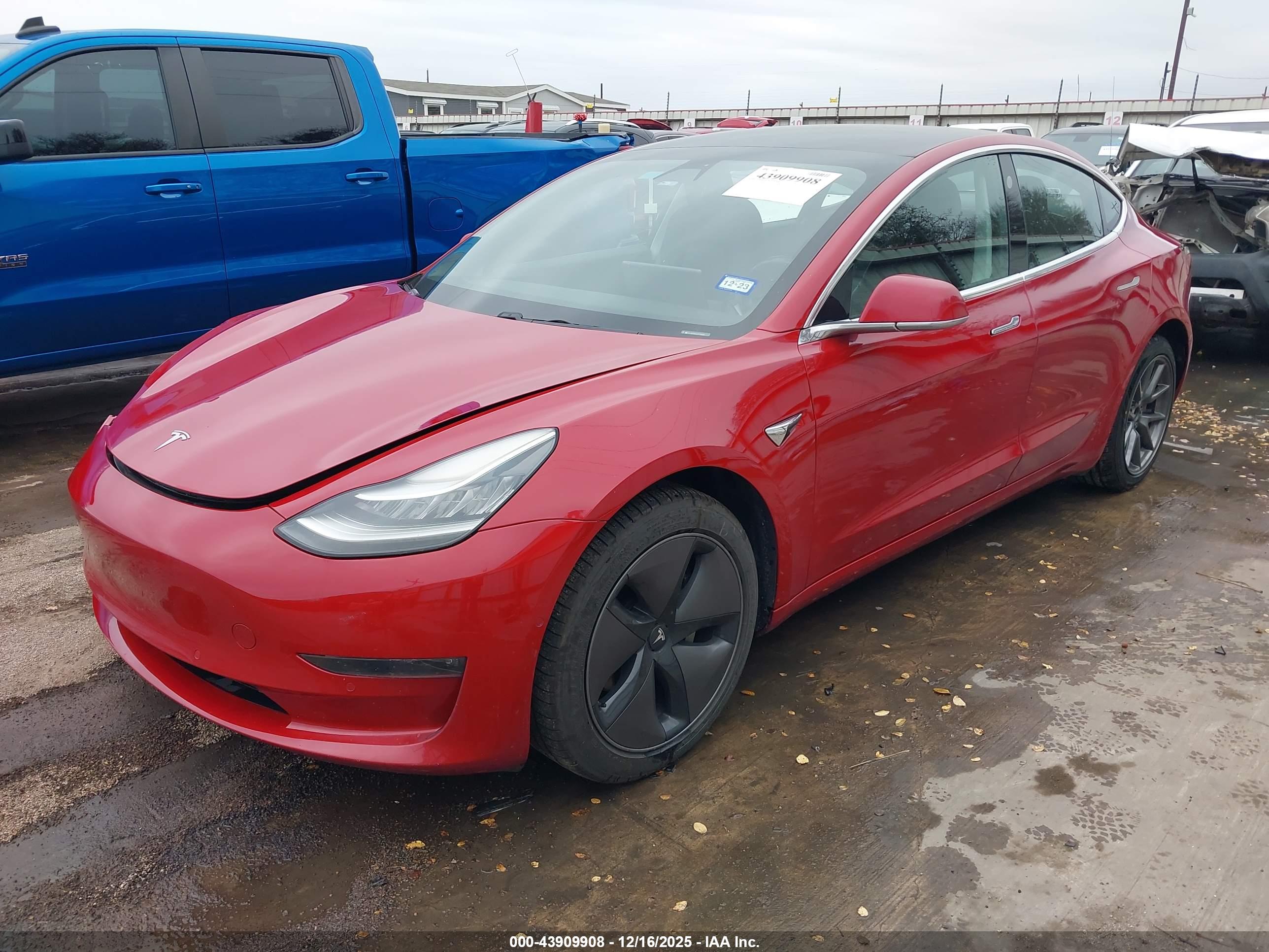 TESLA MODEL image 2