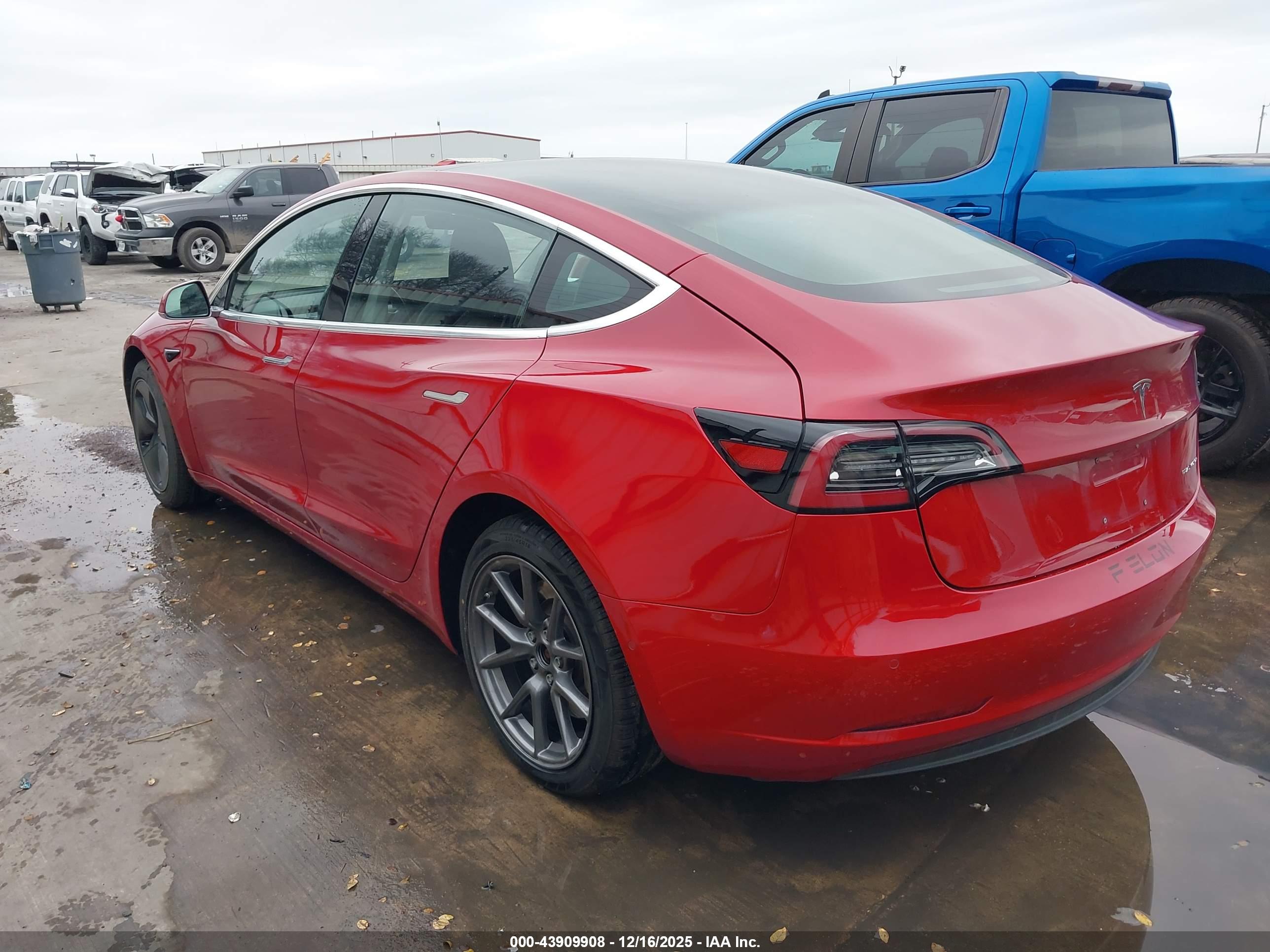 TESLA MODEL image 3