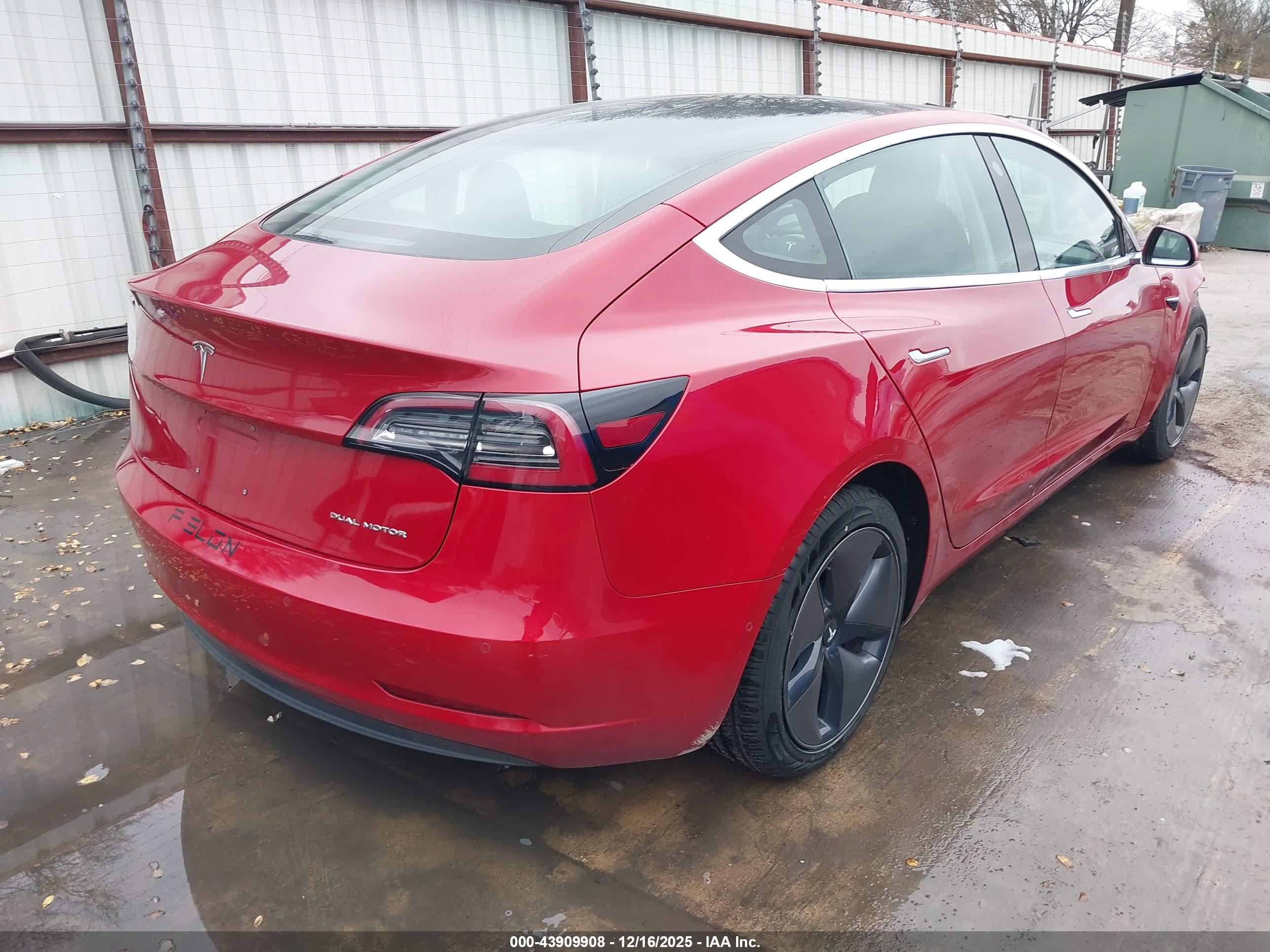 TESLA MODEL image 4