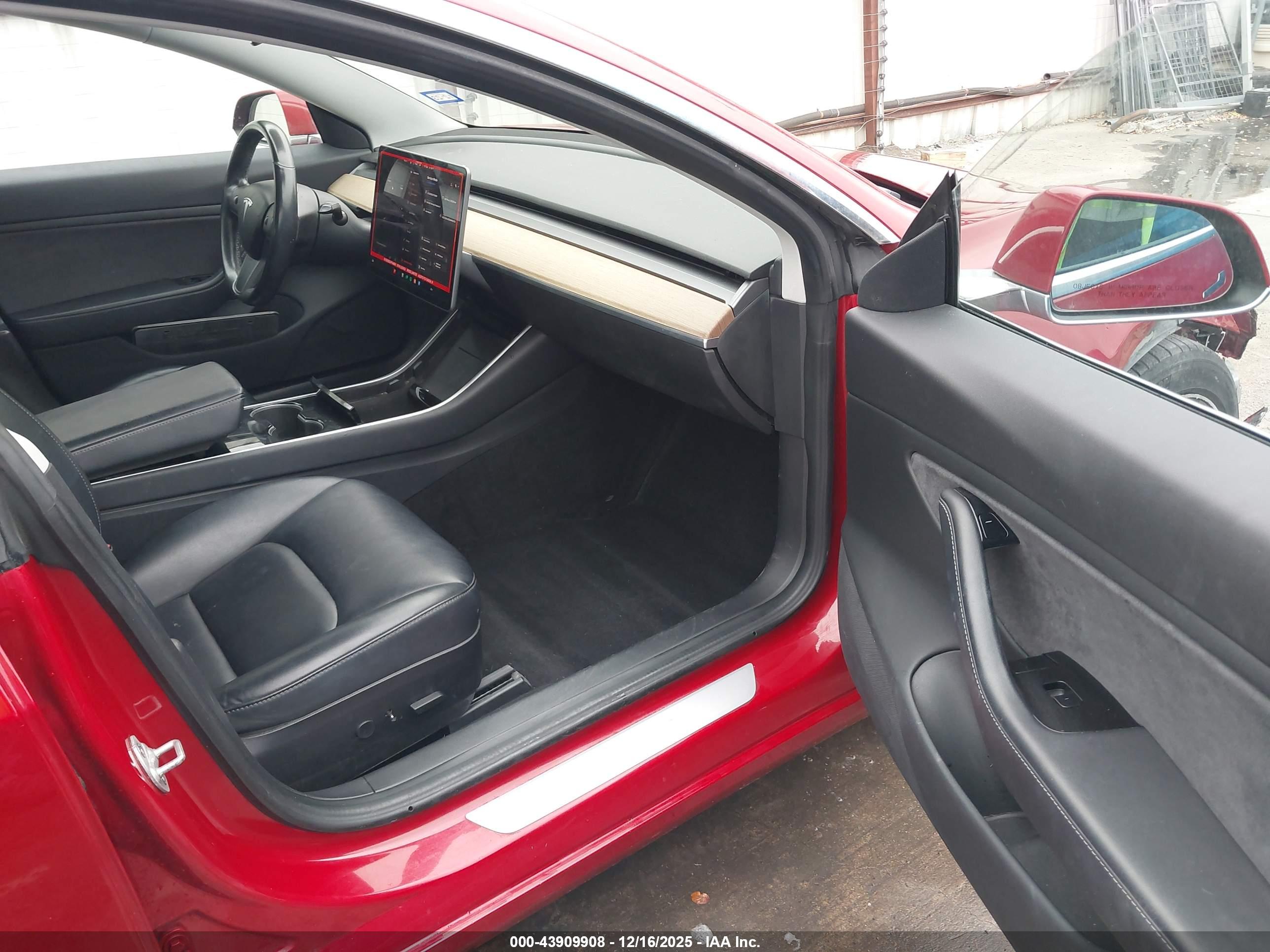 TESLA MODEL image 5
