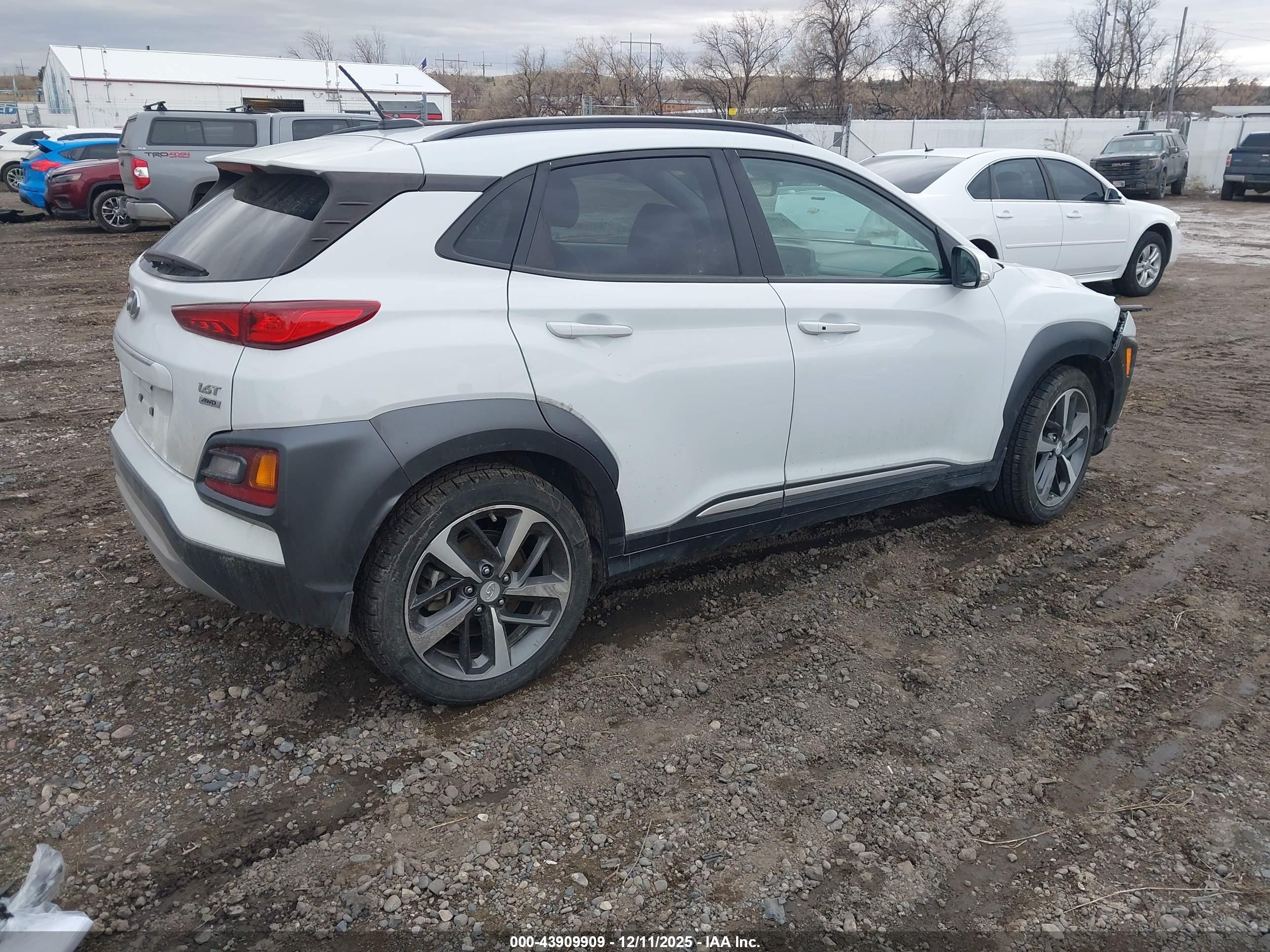 HYUNDAI KONA image 4