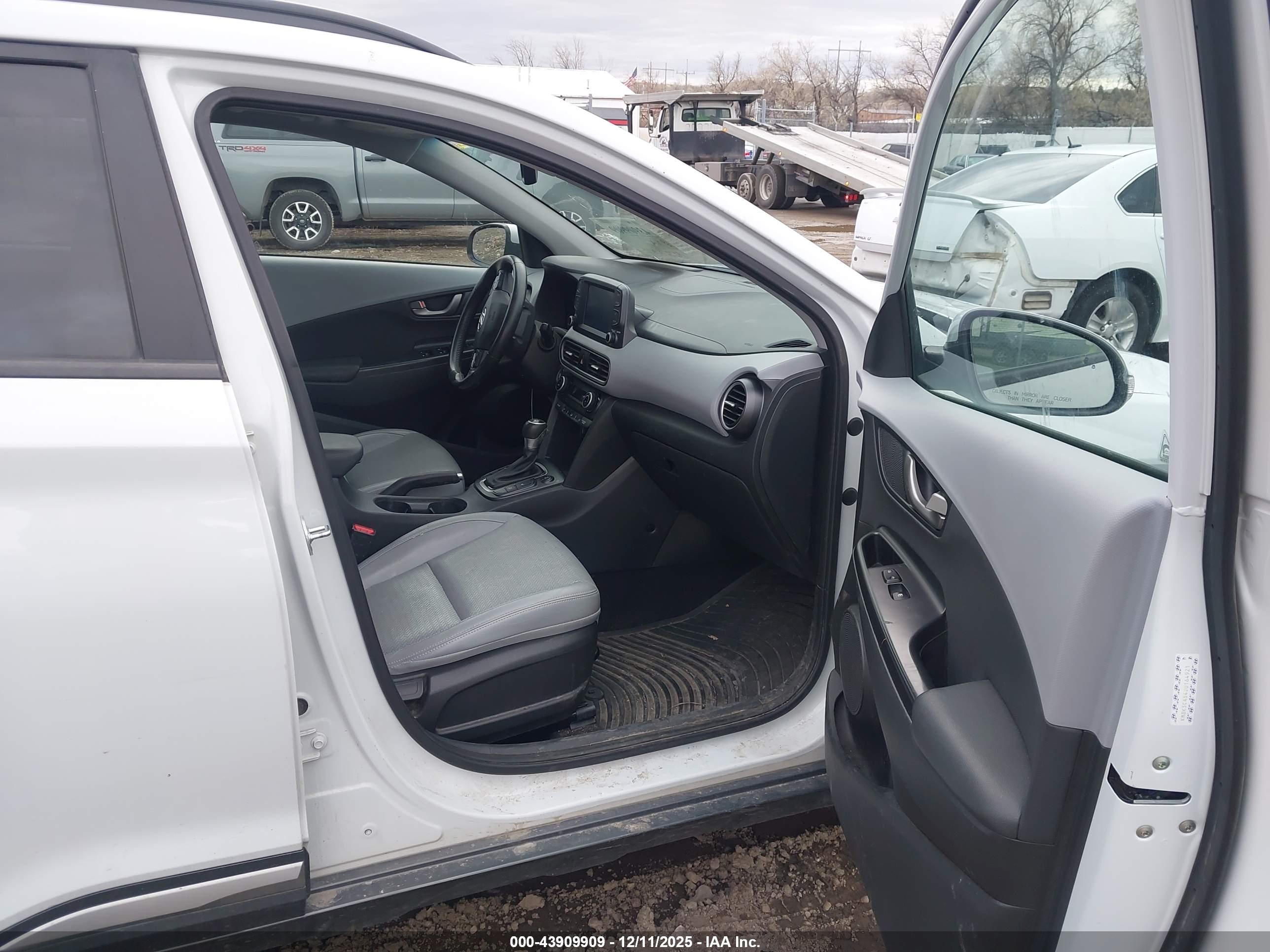 HYUNDAI KONA image 5