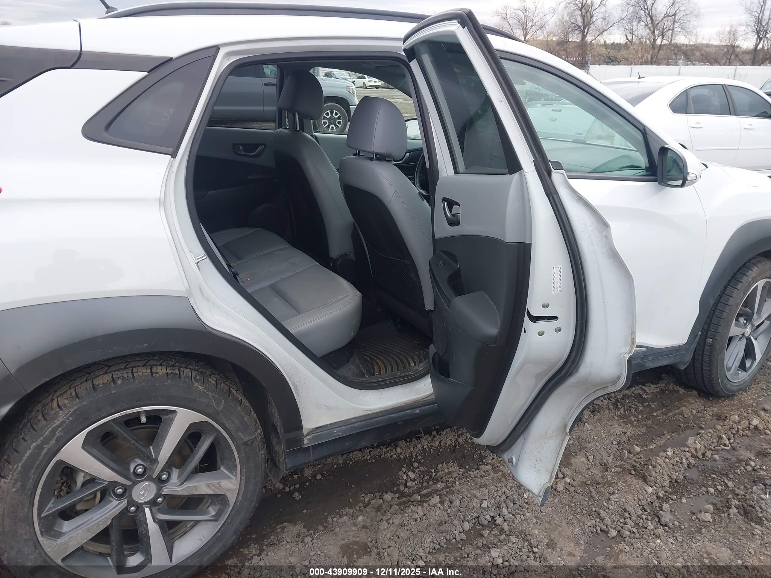 HYUNDAI KONA image 8