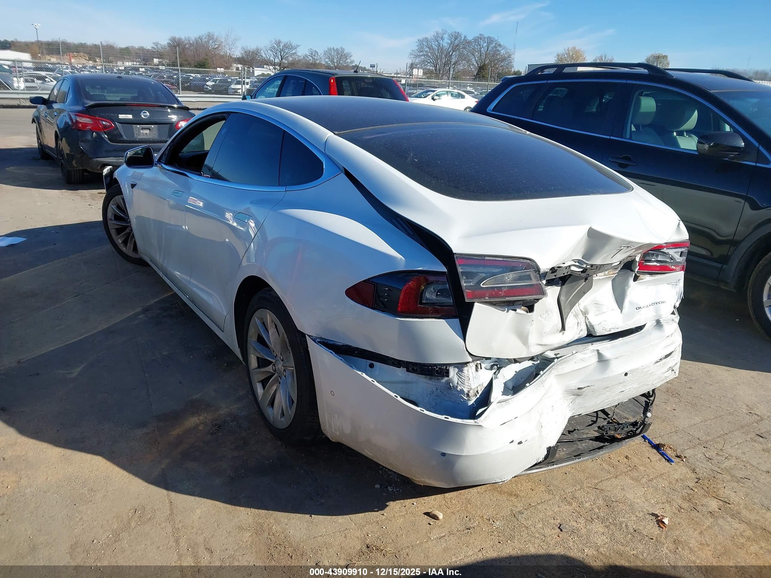 TESLA MODEL image 3
