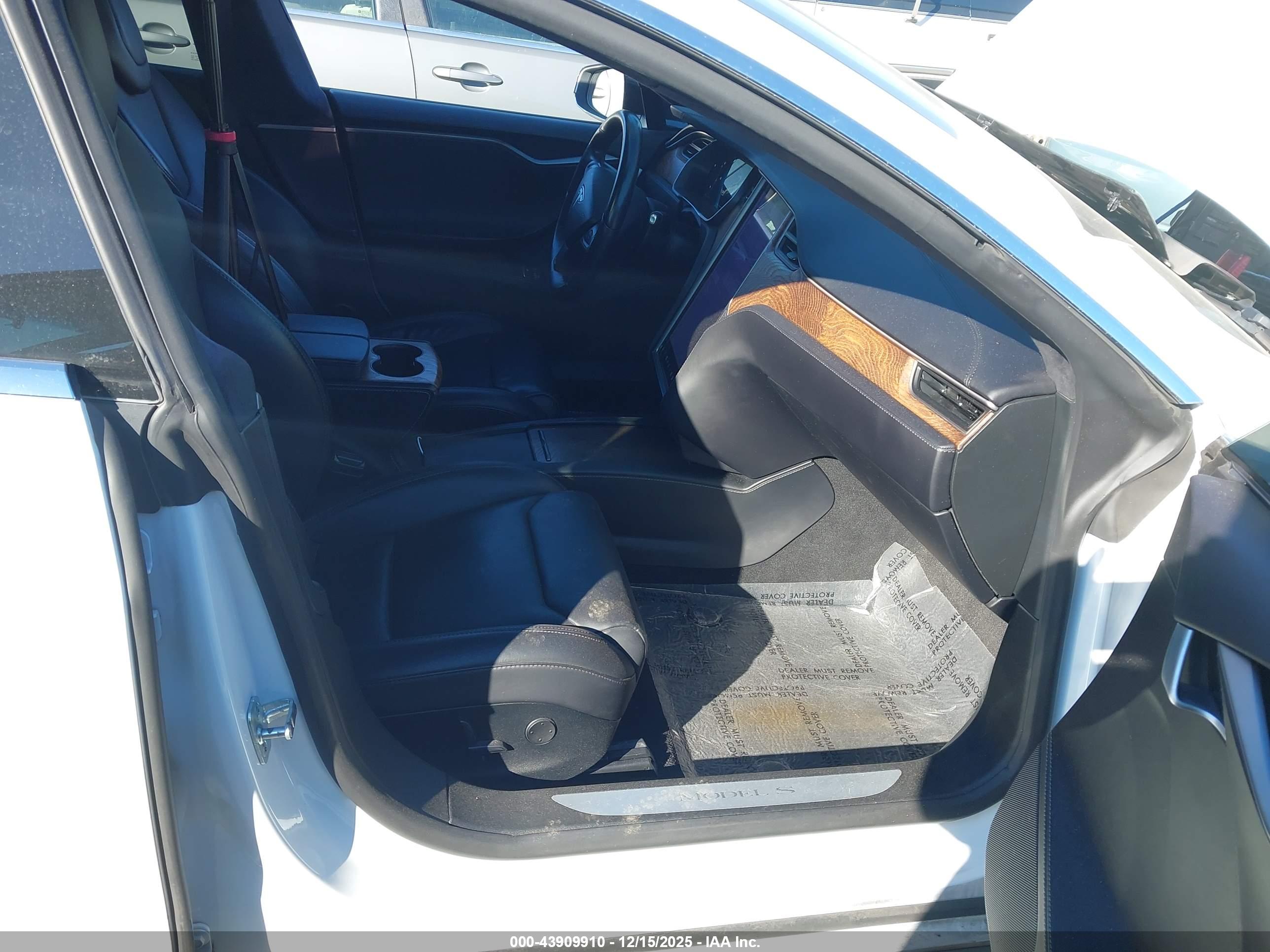 TESLA MODEL image 5