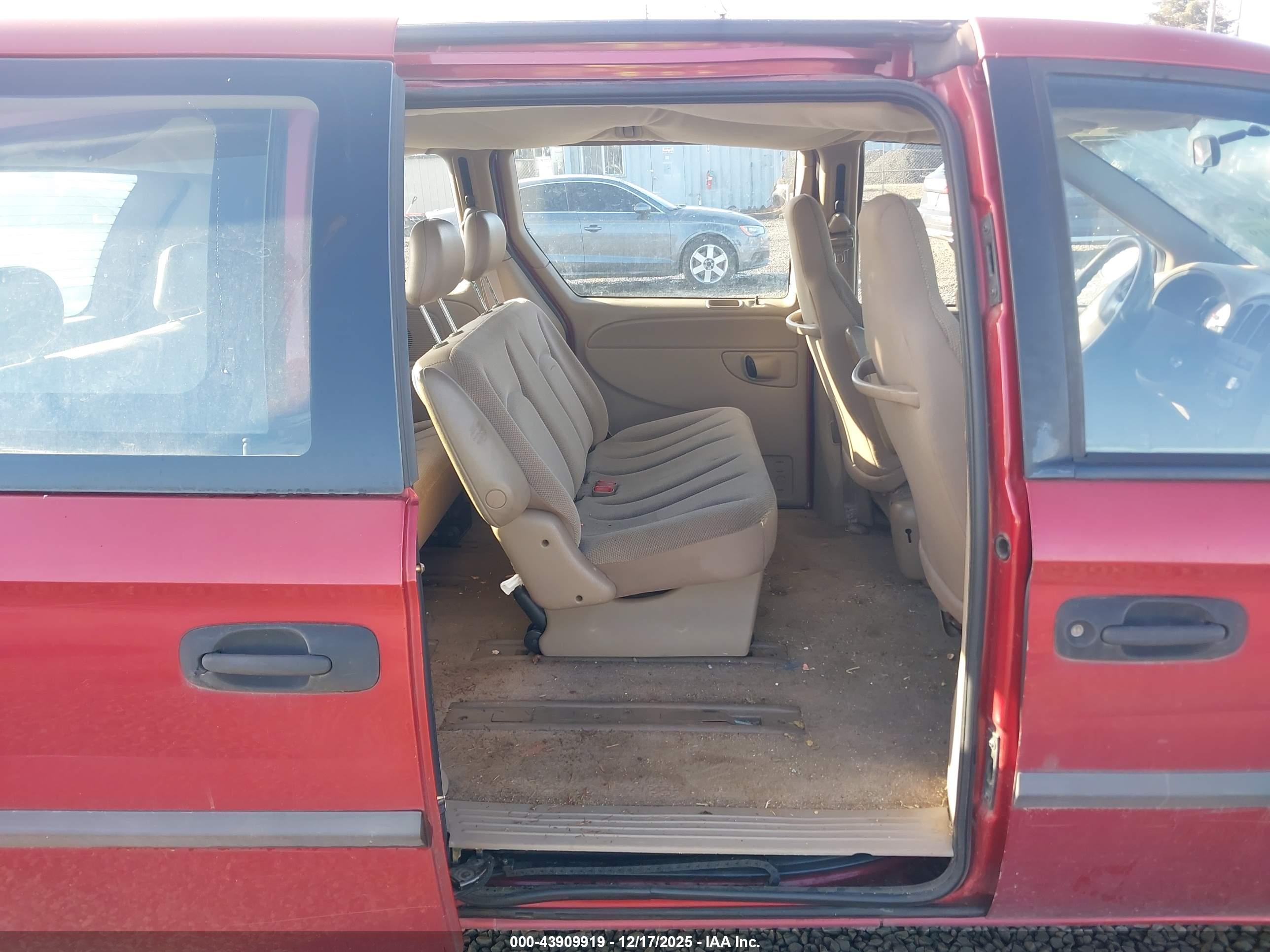 DODGE CARAVAN image 8