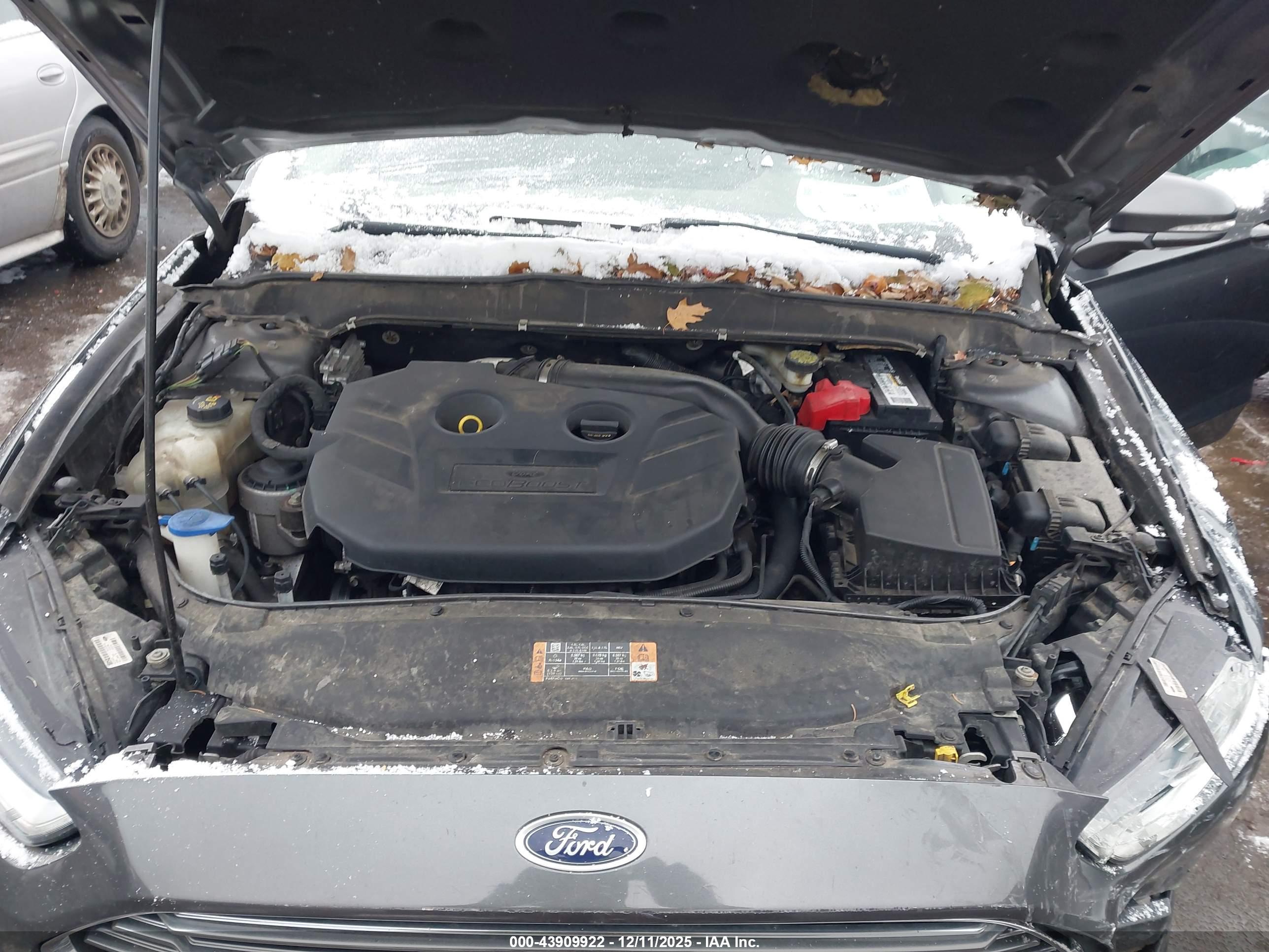 FORD FUSION image 10