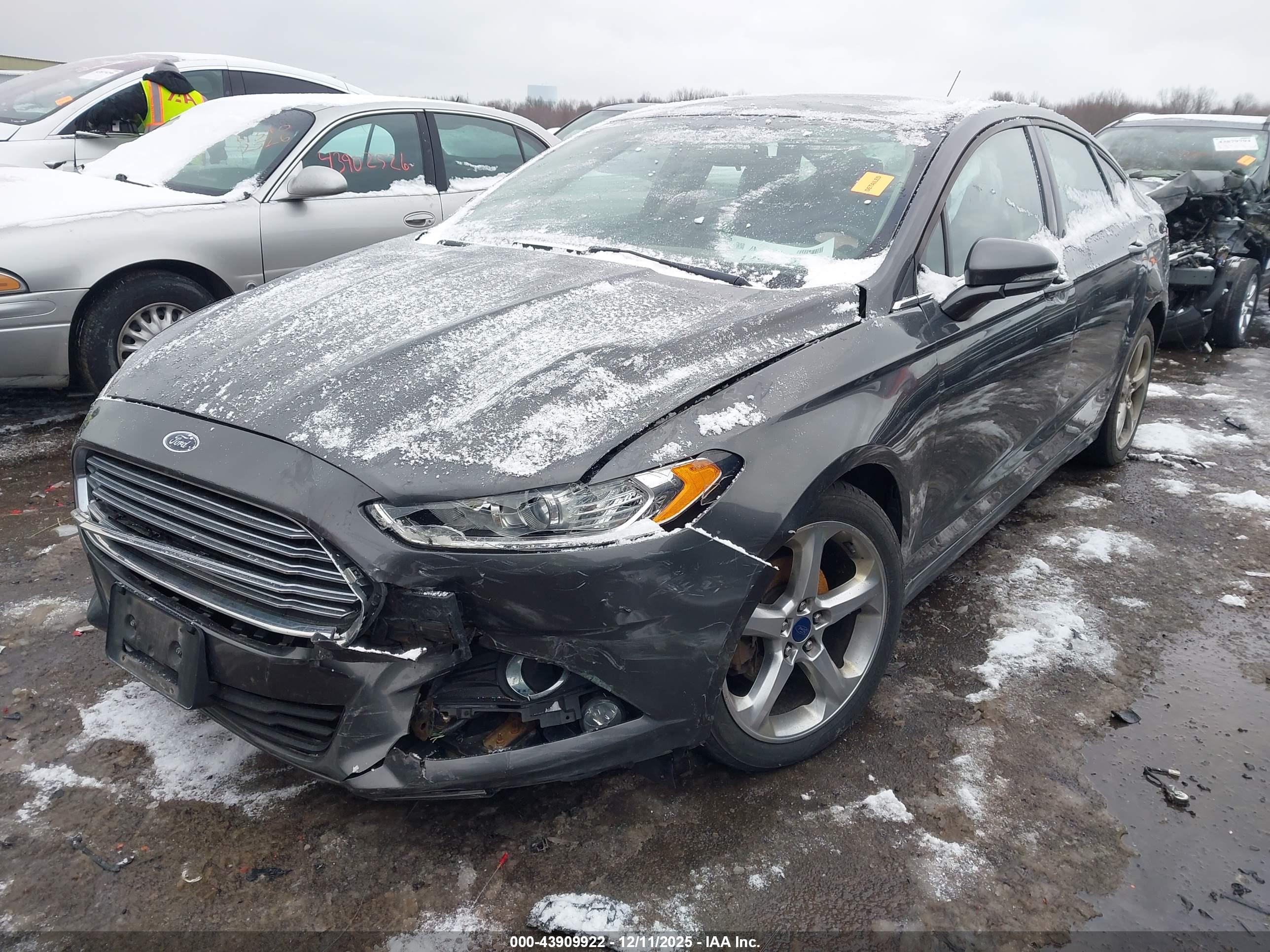 FORD FUSION image 2